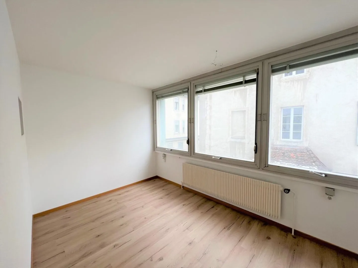 Amministrativo/Ufficio 4 stanze 70 m2 a Locle - Foto 1 di 6