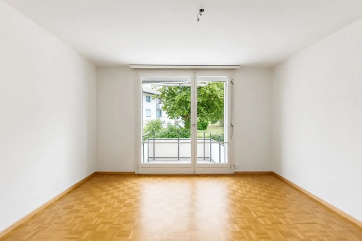 1-room apartment in Küsnacht near the lake and well connected - TEMPORARY - Photo 1 of 1