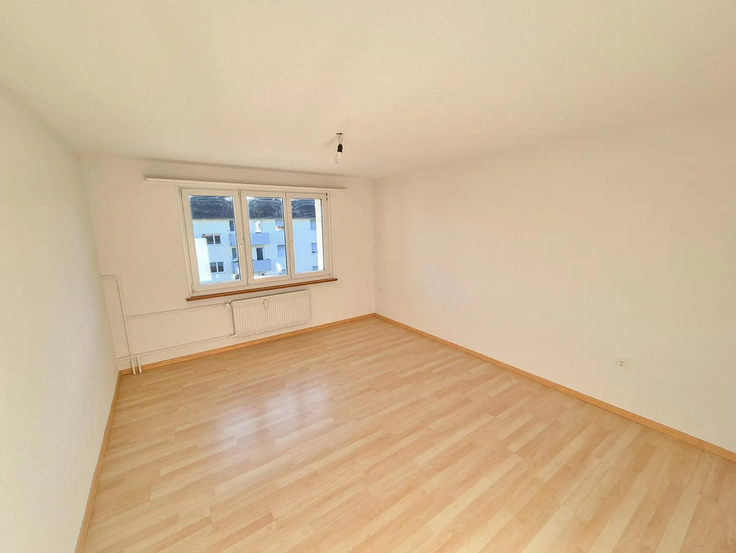 Pratico appartamento di 4 locali con bagno ristrutturato - Foto 3 di 15