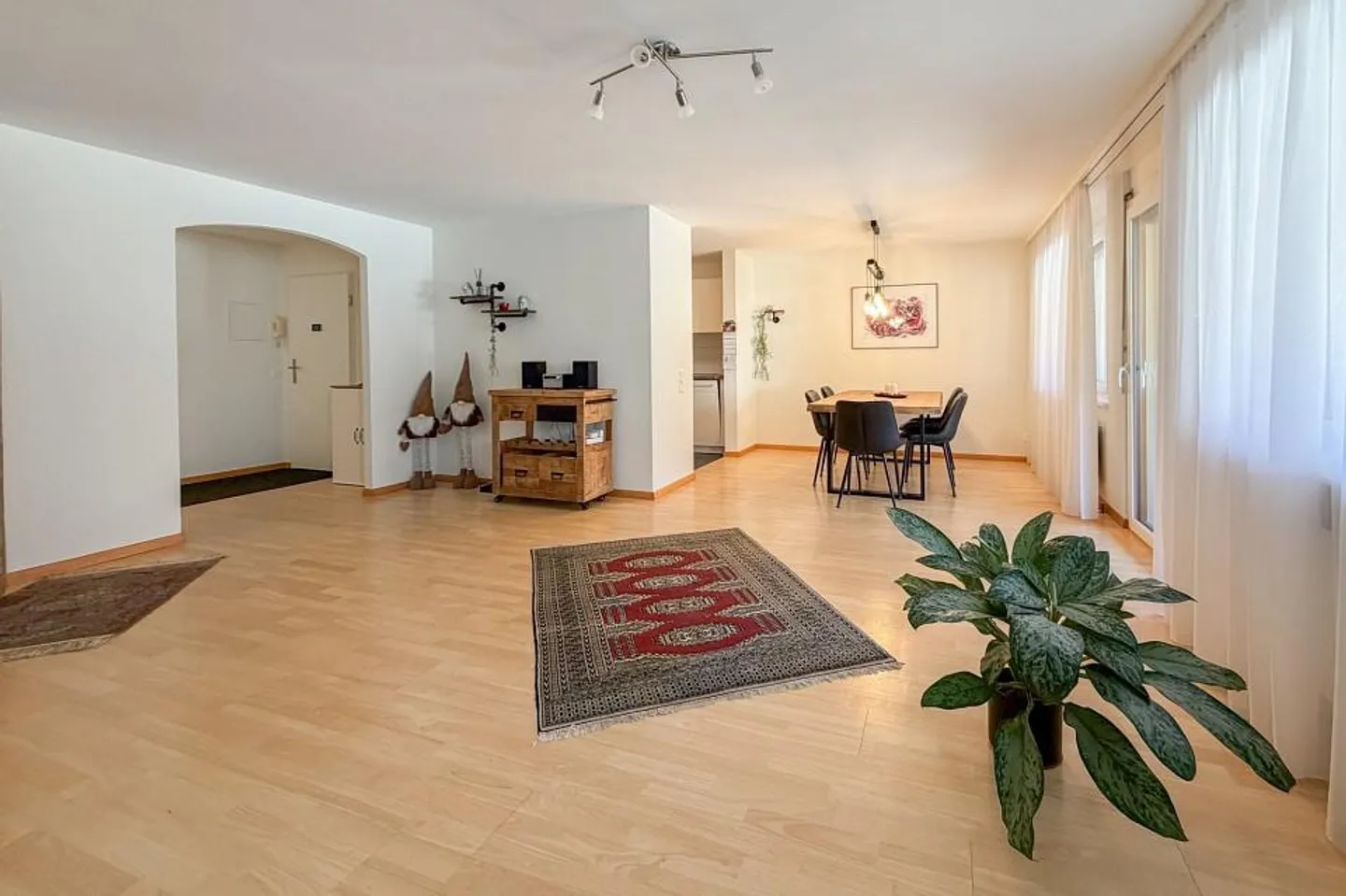 Charmante 3.5-Zimmer-Wohnung mit grosszügigen Nebenflächen - Photo 4 of 13
