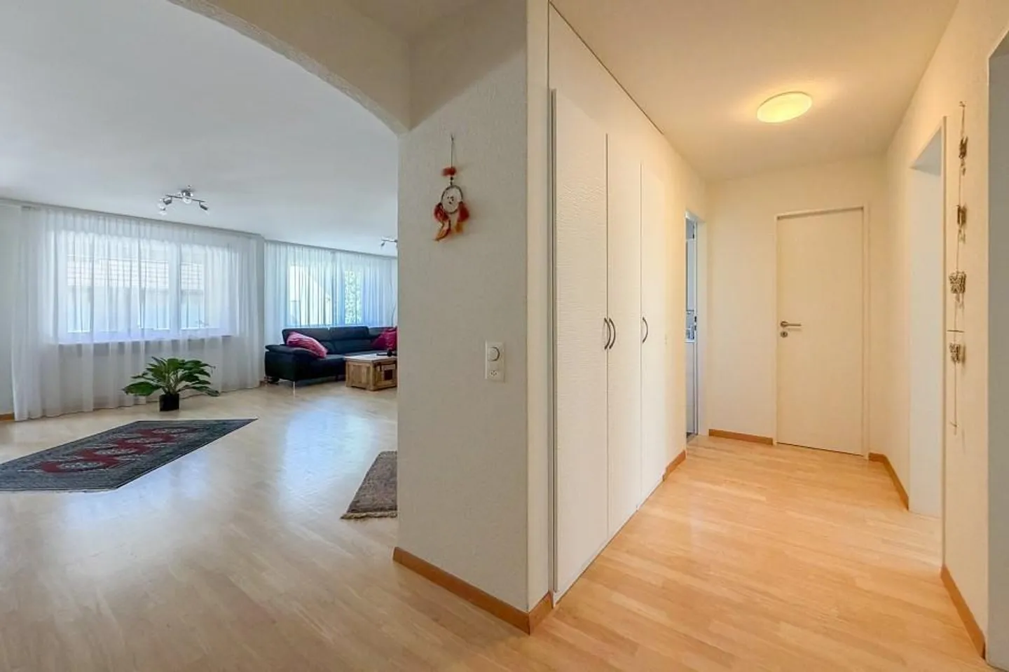 Charmante 3.5-Zimmer-Wohnung mit grosszügigen Nebenflächen - Photo 8 of 13