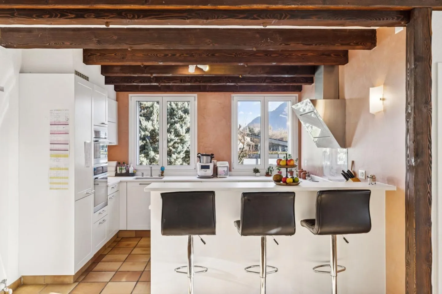 Large character house with swimming pool and jacuzzi - Photo 10 of 13