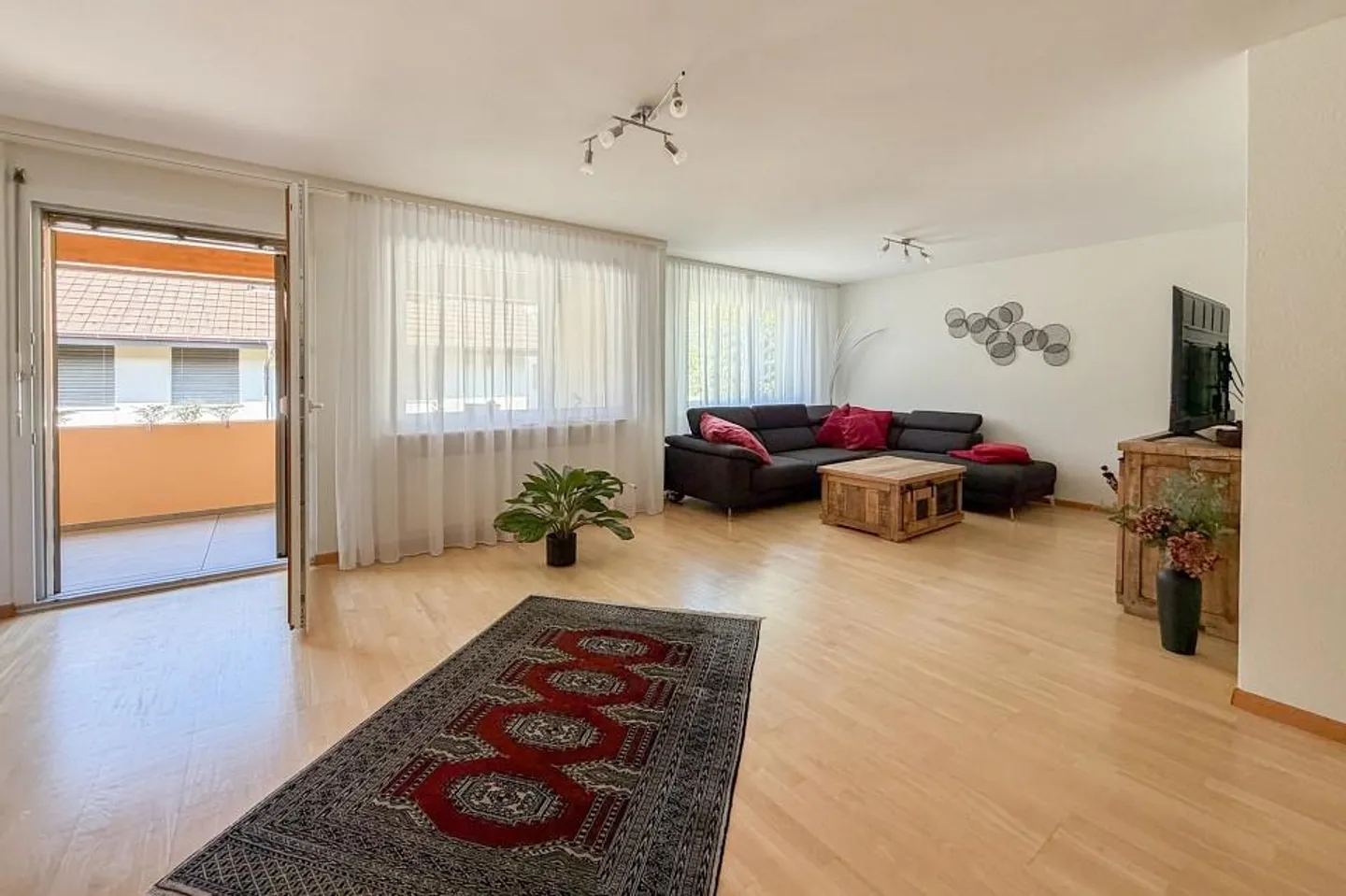 Charmante 3.5-Zimmer-Wohnung mit grosszügigen Nebenflächen - Photo 11 of 13