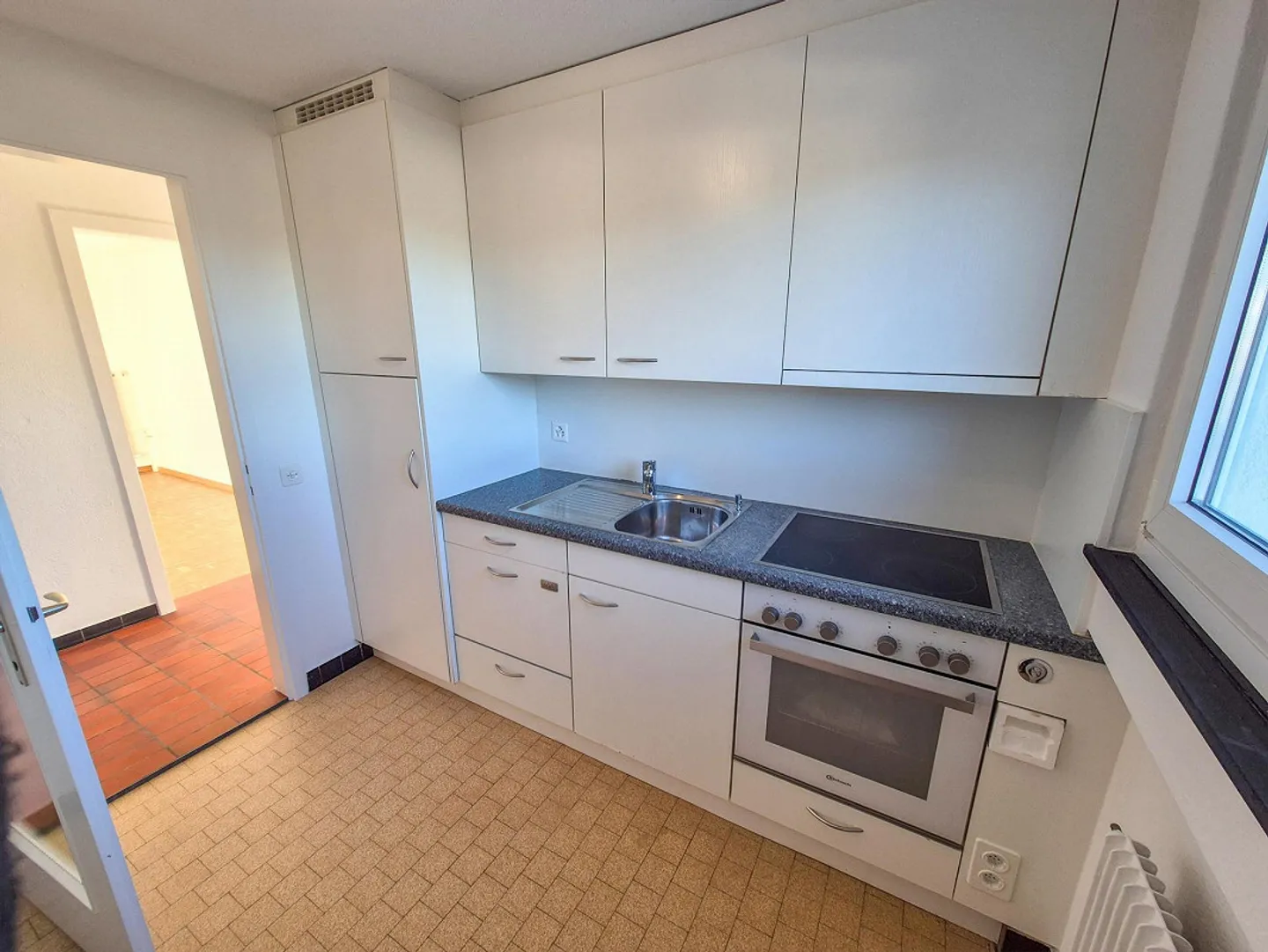 Pratico appartamento di 4 locali con bagno ristrutturato - Foto 8 di 15