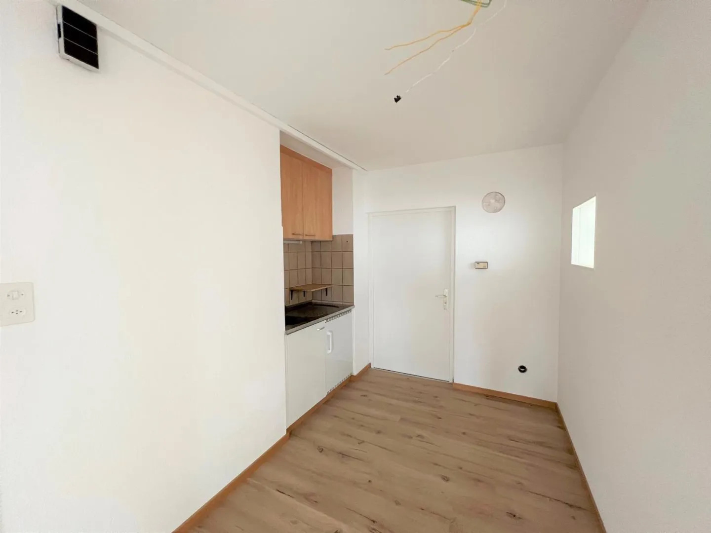 Amministrativo/Ufficio 4 stanze 70 m2 a Locle - Foto 2 di 6