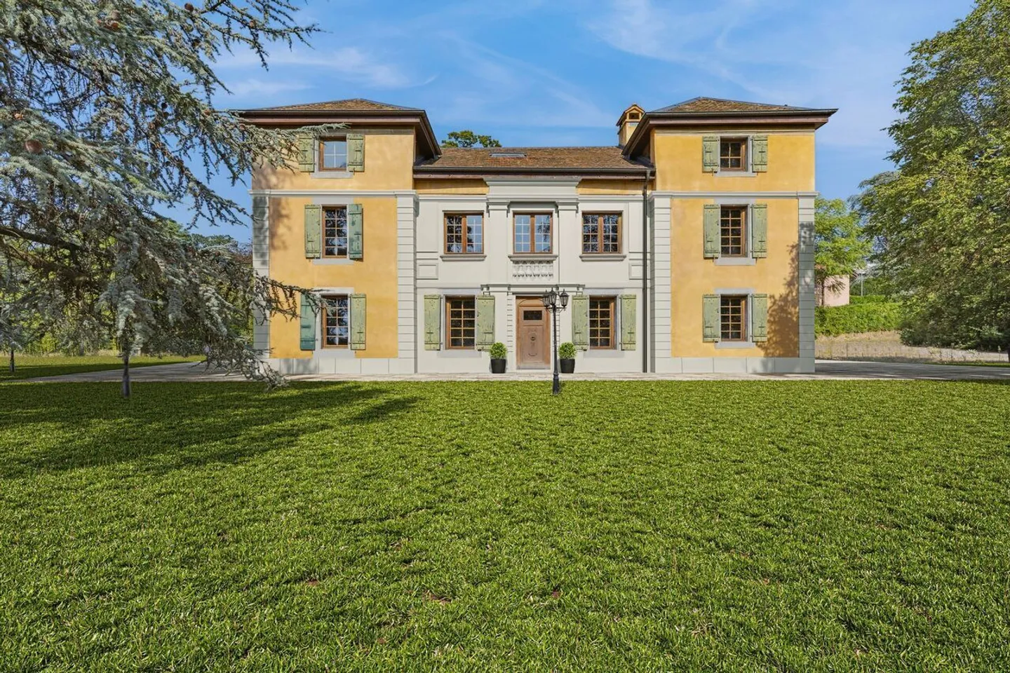 SEHR SCHÖNE HERRENHAUS IM HERZEN VON GRAND-SACONNEX - Foto 1 von 14