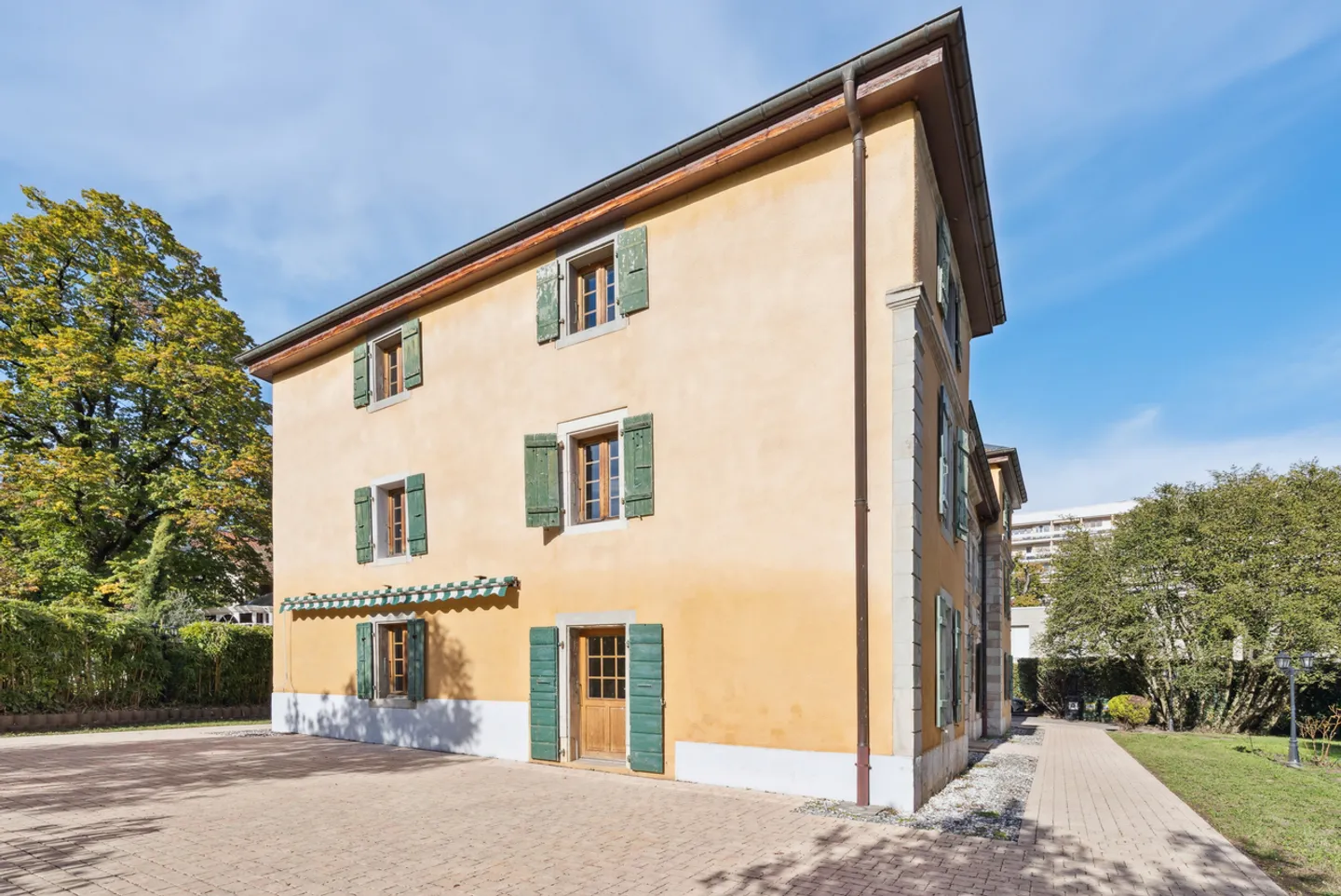 SEHR SCHÖNE HERRENHAUS IM HERZEN VON GRAND-SACONNEX - Foto 2 von 14