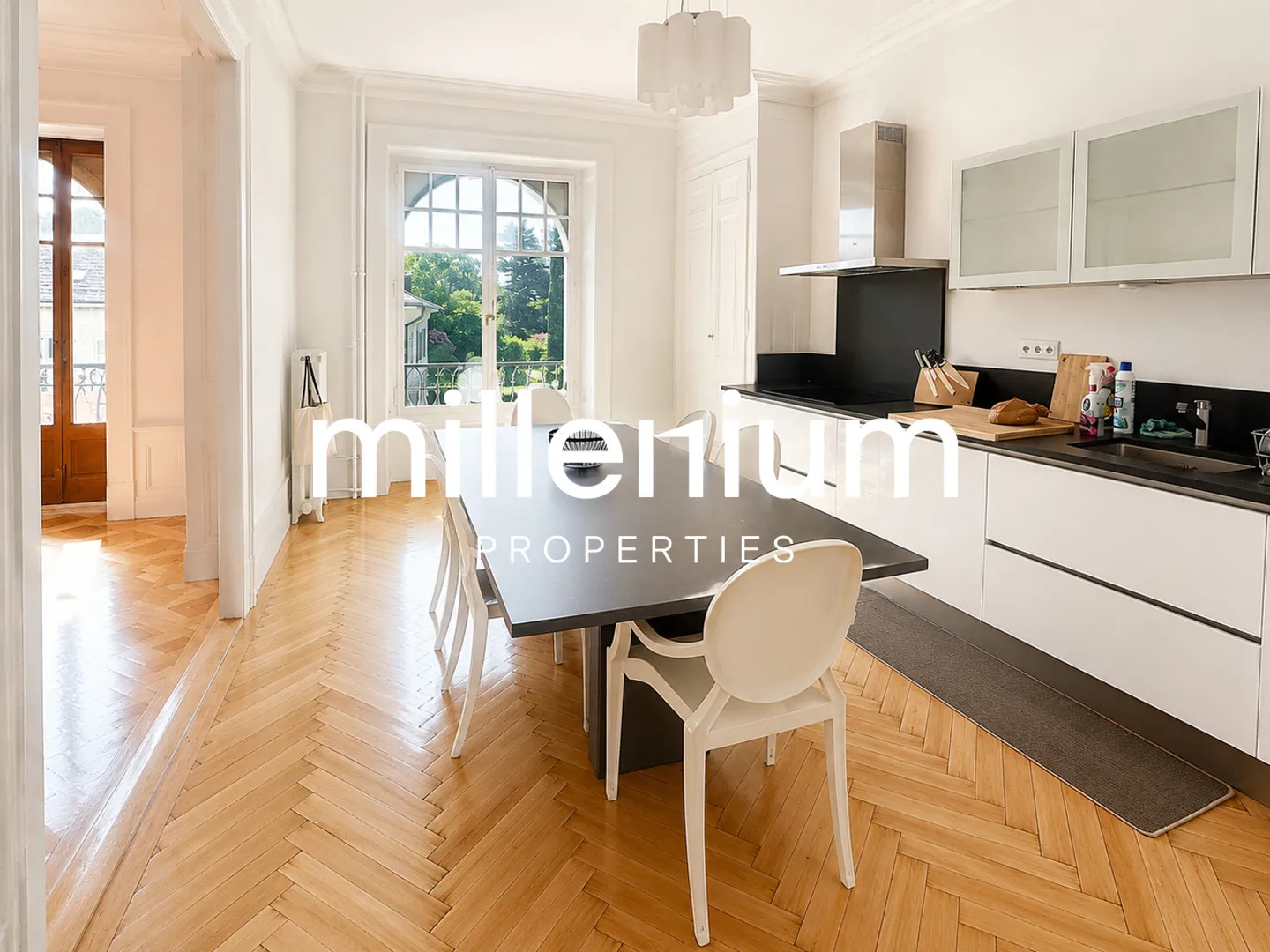 Superb furnished apartment with exceptional view of the Pearl of the Lake - Photo 3 of 11