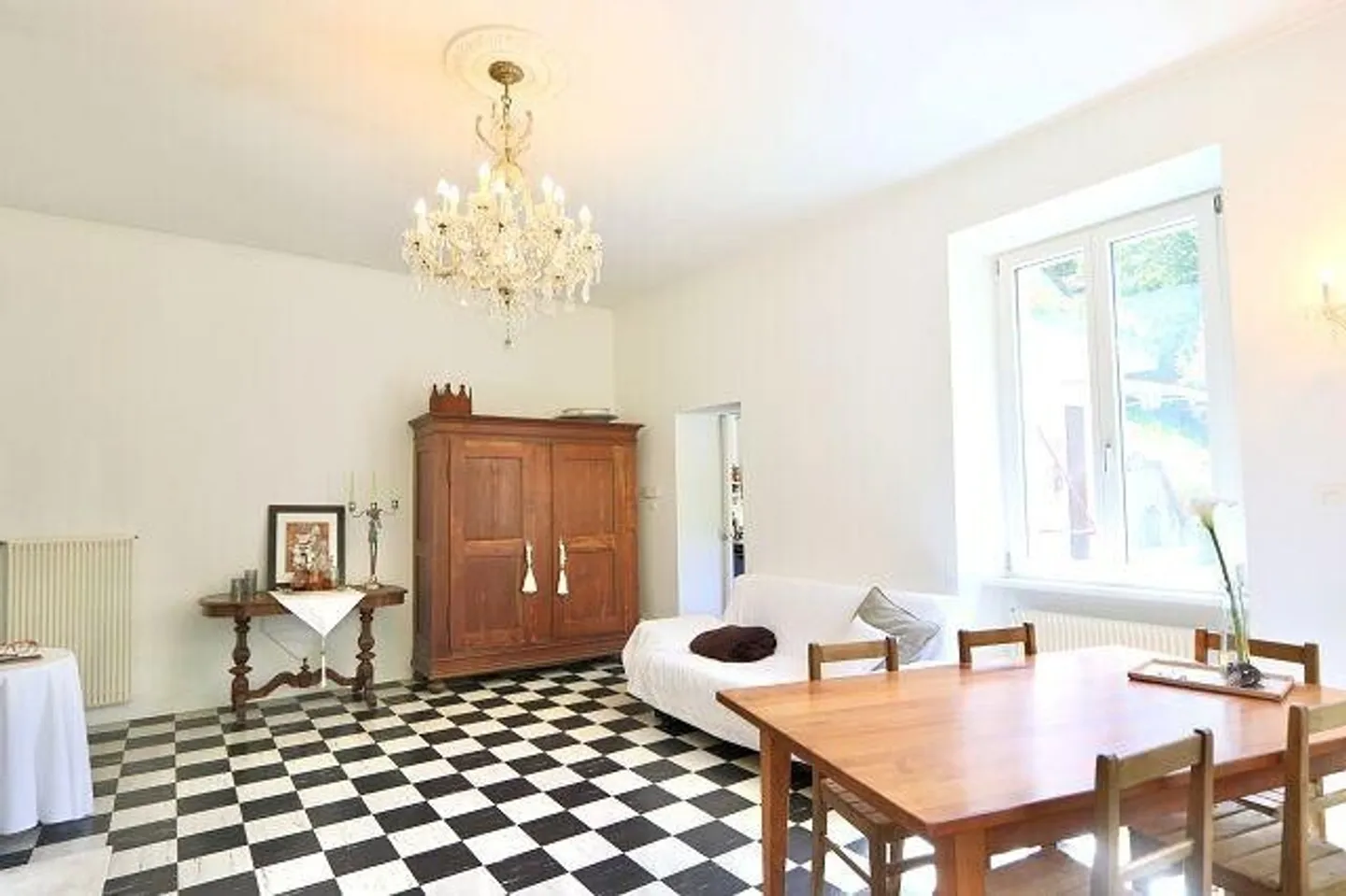 Casa ticinese di 3 1/2 locali in una posizione molto tranquilla e soleggiata con una bella vista - Foto 3 di 13