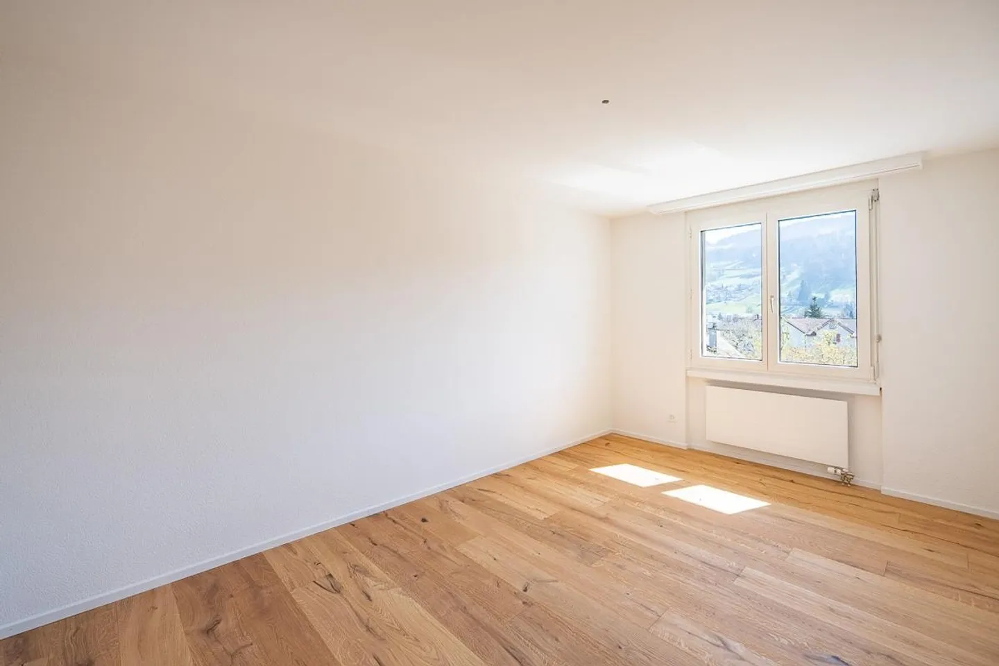 Freshly renovated 4.5-room apartment in idyllic location - Photo 5 of 12