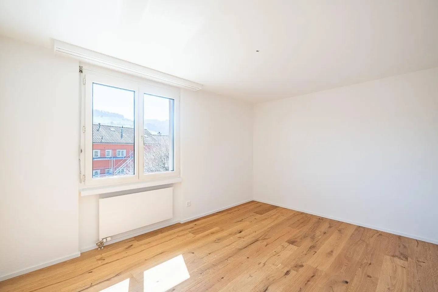 Freshly renovated 4.5-room apartment in idyllic location - Photo 6 of 12