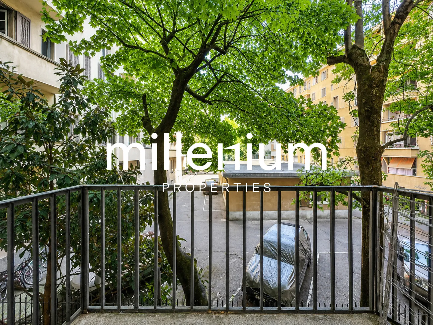 Superb furnished apartment with exceptional view of the Pearl of the Lake - Photo 11 of 11