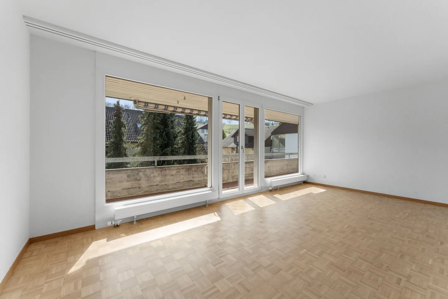 Appartamento 4.5 stanze appena ristrutturato con balcone in posizione centrale in affitto - Foto 7 di 13