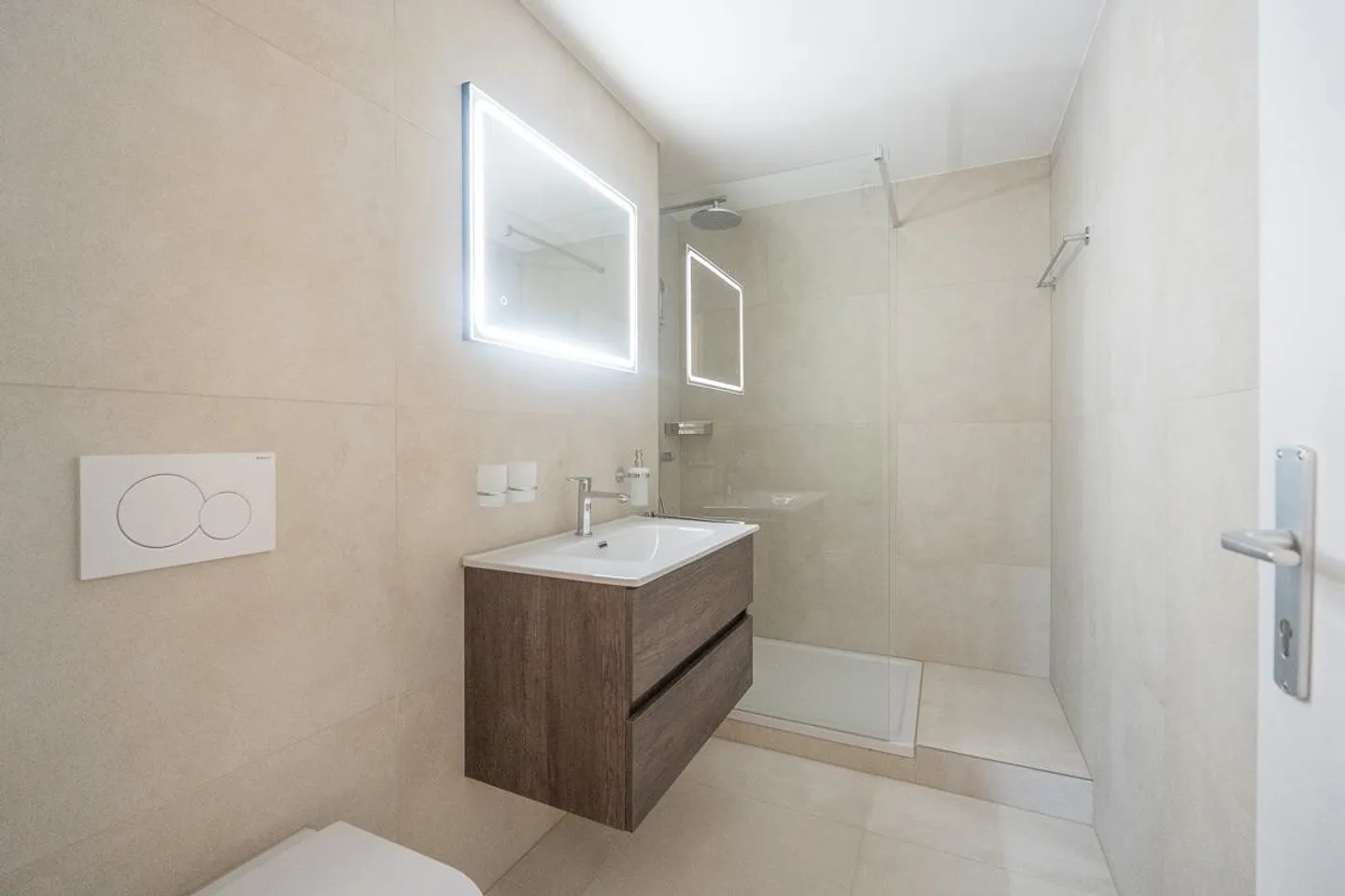 Freshly renovated 4.5-room apartment in idyllic location - Photo 8 of 12