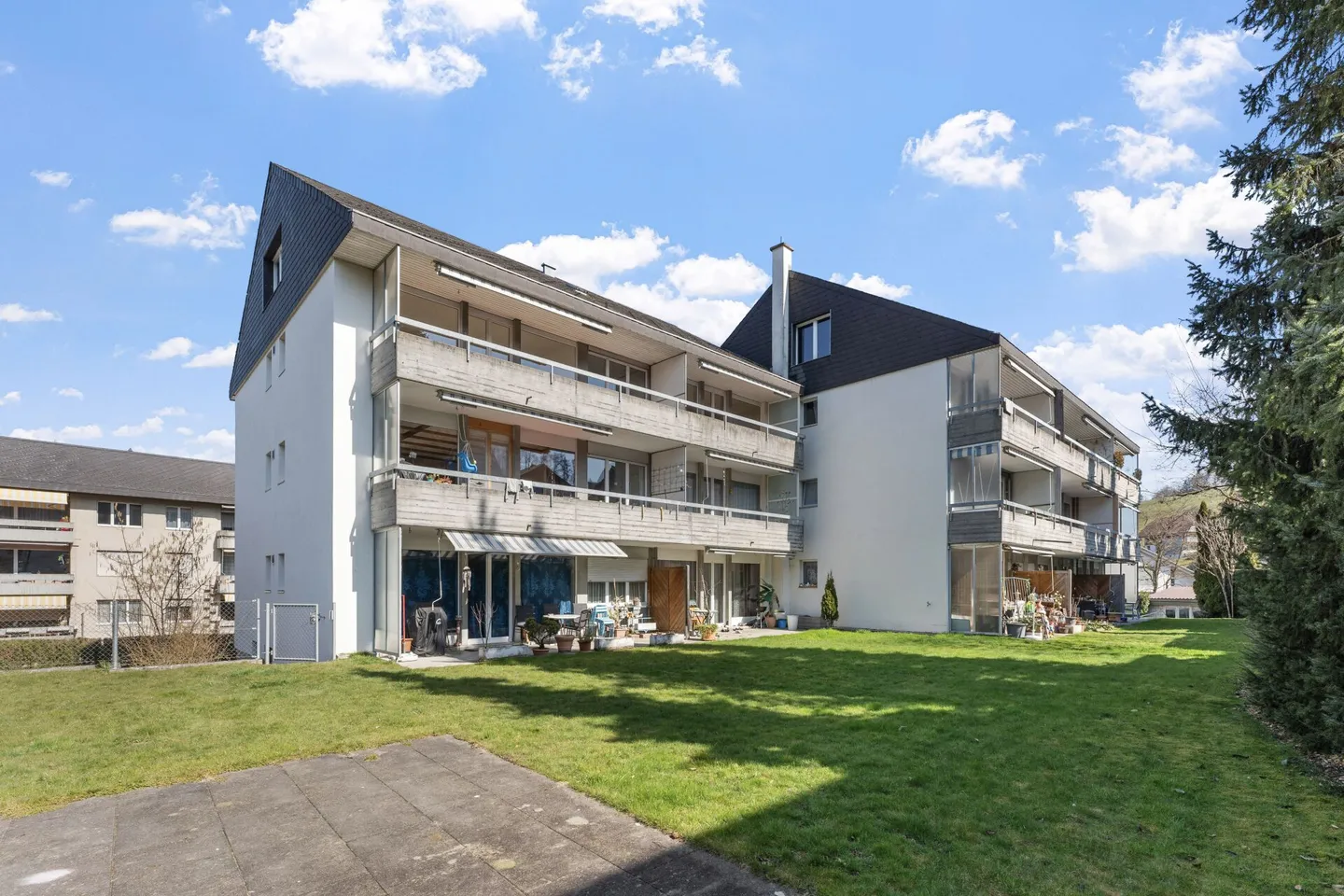 Appartamento 4.5 stanze appena ristrutturato con balcone in posizione centrale in affitto - Foto 10 di 13