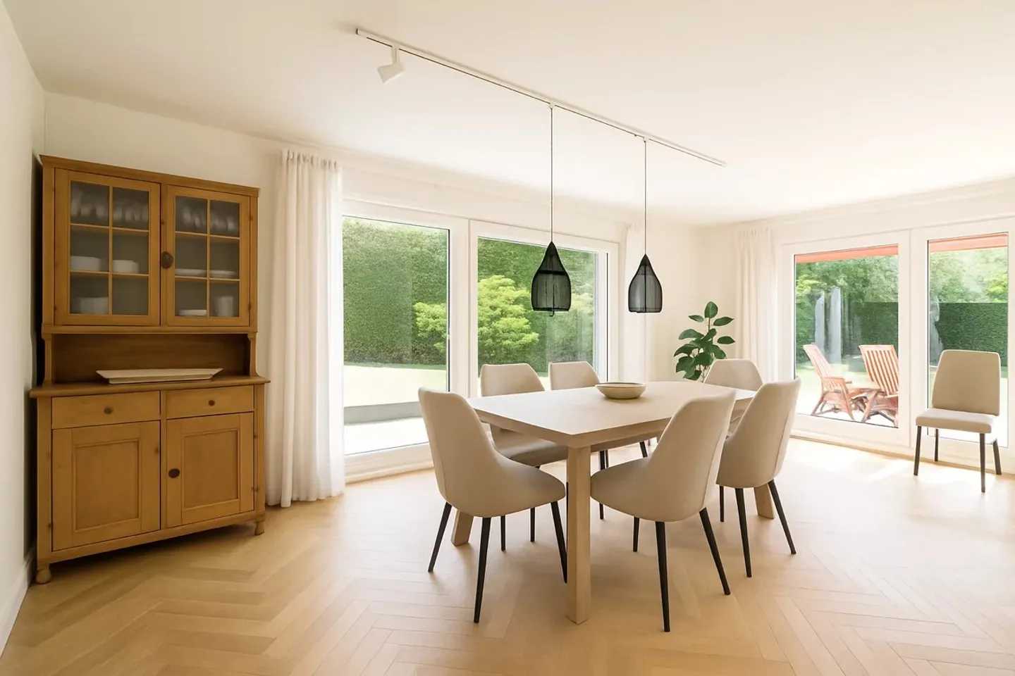 7-room House - Photo 1 of 9