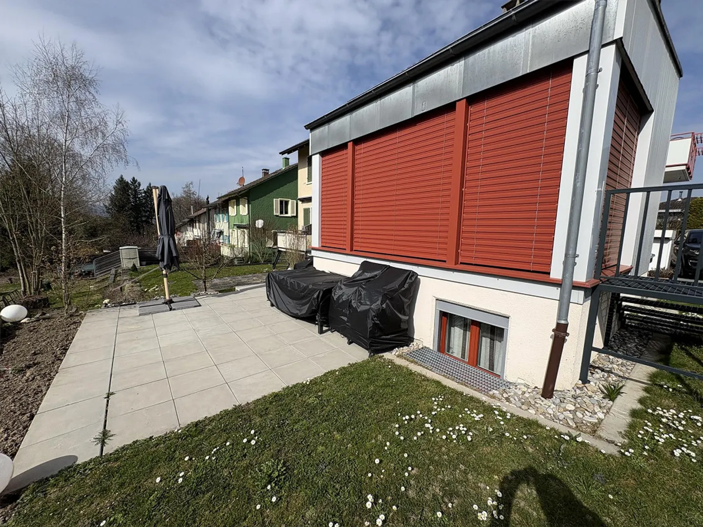 Maison jumelée élégante de 5,5 pièces avec véranda et studio - Photo 3 sur 15