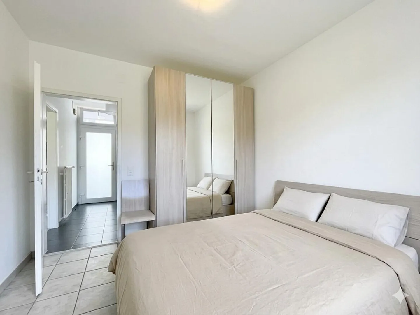 APPARTEMENT MODERNE MEUBLÉ À LOUER À BREGANZONA - Photo 7 sur 9