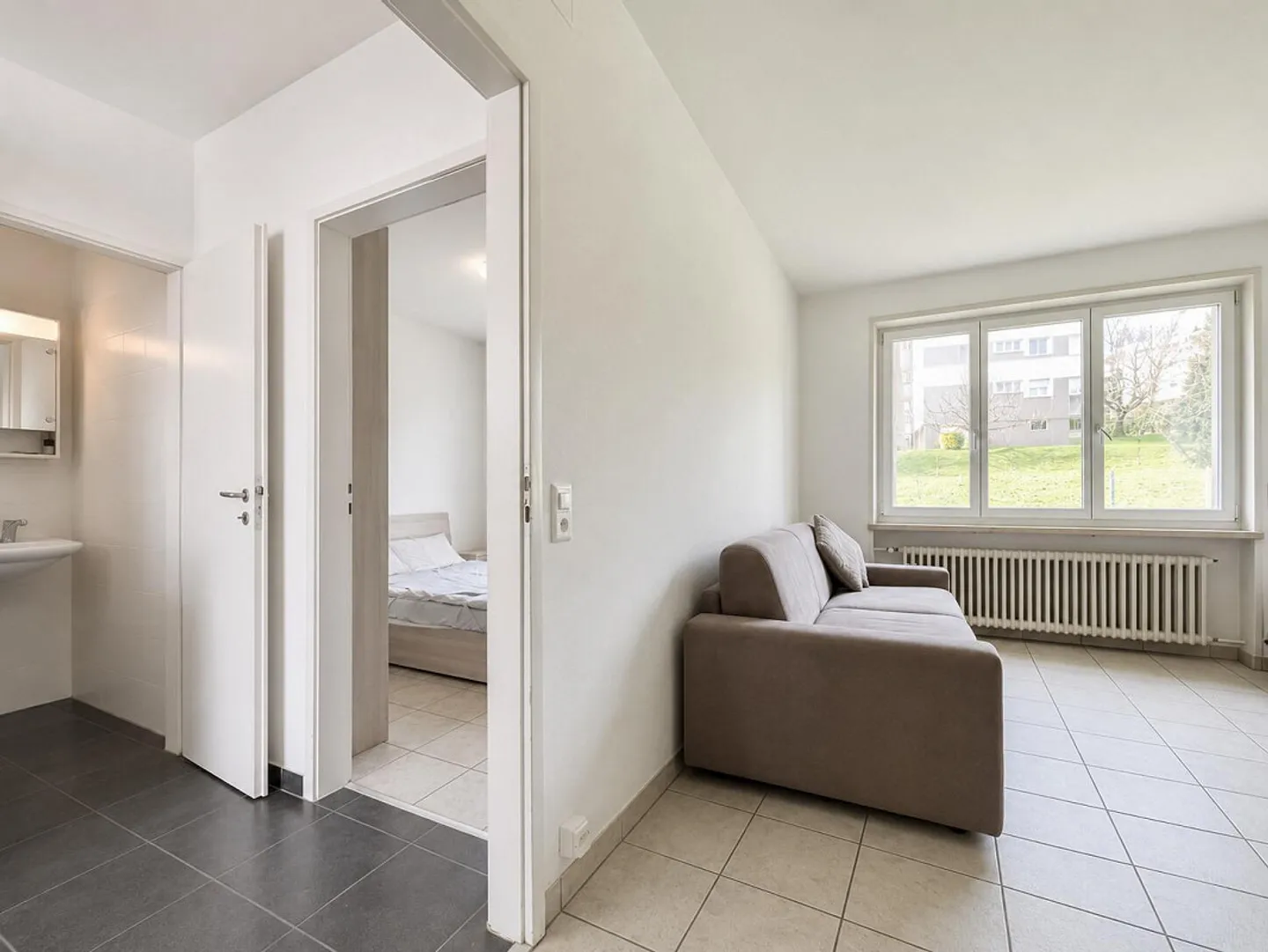 APPARTEMENT MODERNE MEUBLÉ À LOUER À BREGANZONA - Photo 5 sur 9