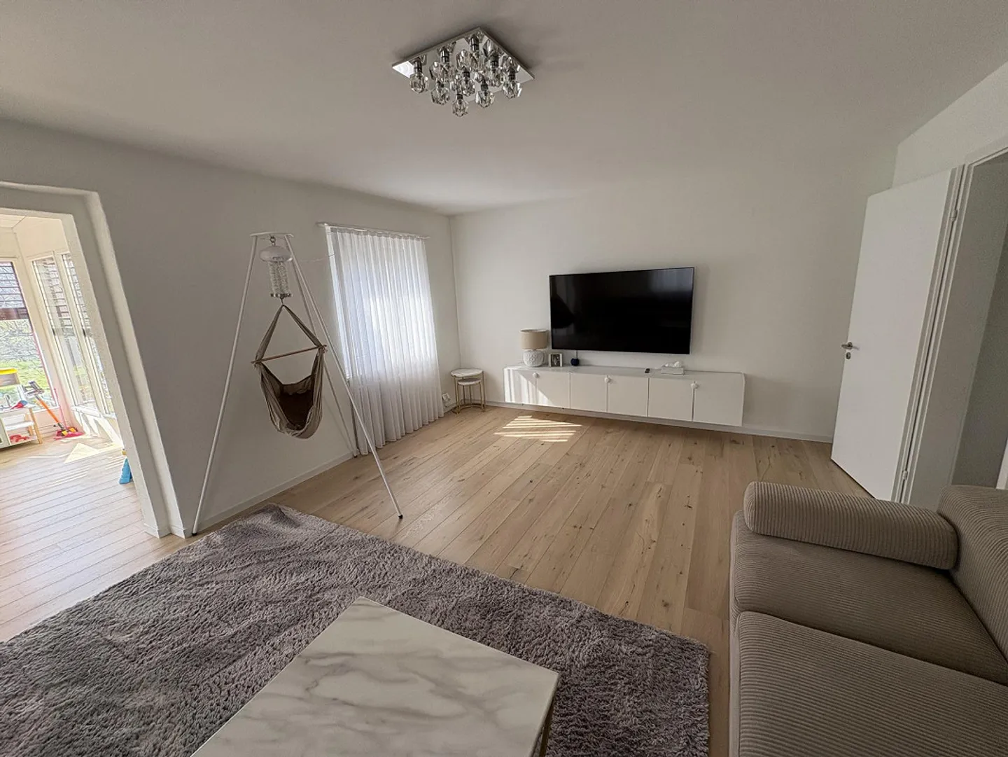 Maison jumelée élégante de 5,5 pièces avec véranda et studio - Photo 11 sur 15