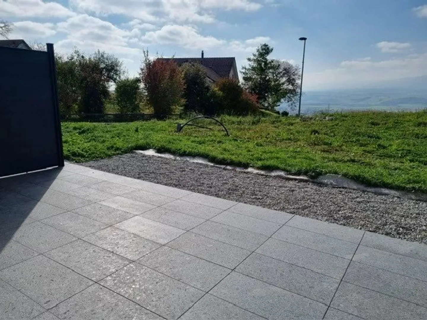 Construction récente, maison de 5.5 pièces sur 3 niveaux - Photo 1 sur 11