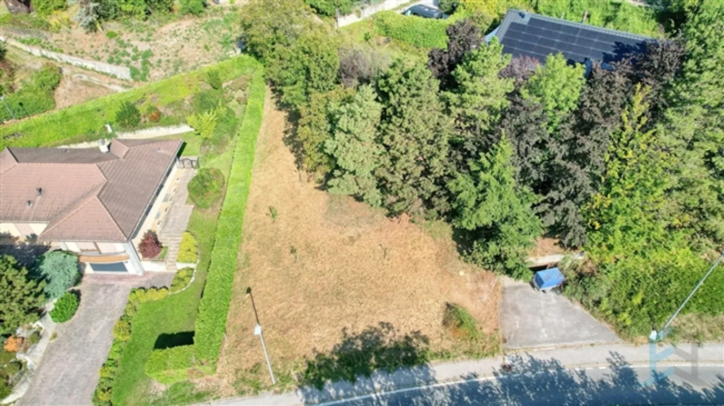 "SOLE AGENT Magnificent Building Plot of 670m²" - Photo 4 of 8