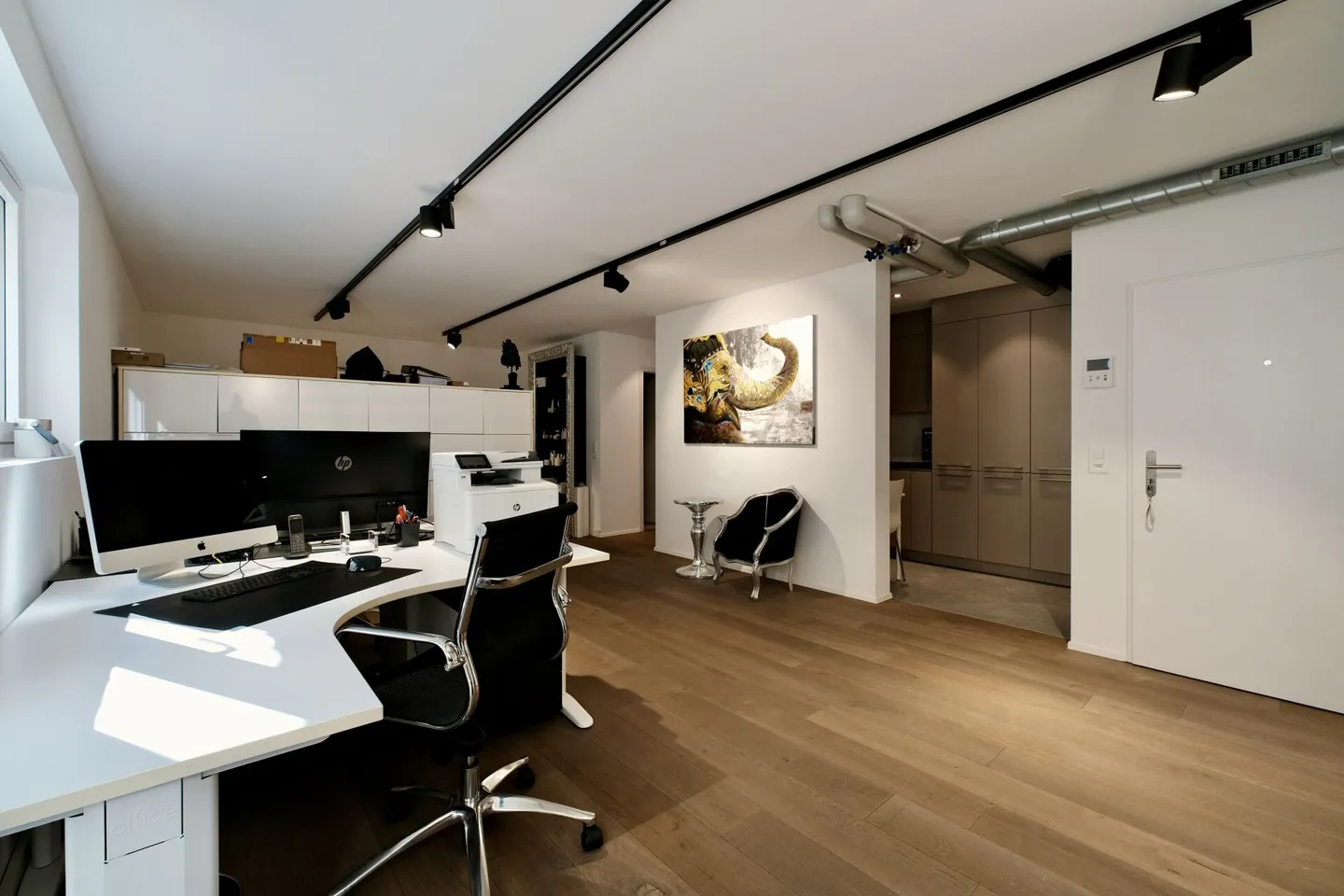 Versatile 2.5-Room Studio - Living, Office, Atelier or Practice with Modern Finishing Standards - Photo 1 of 10