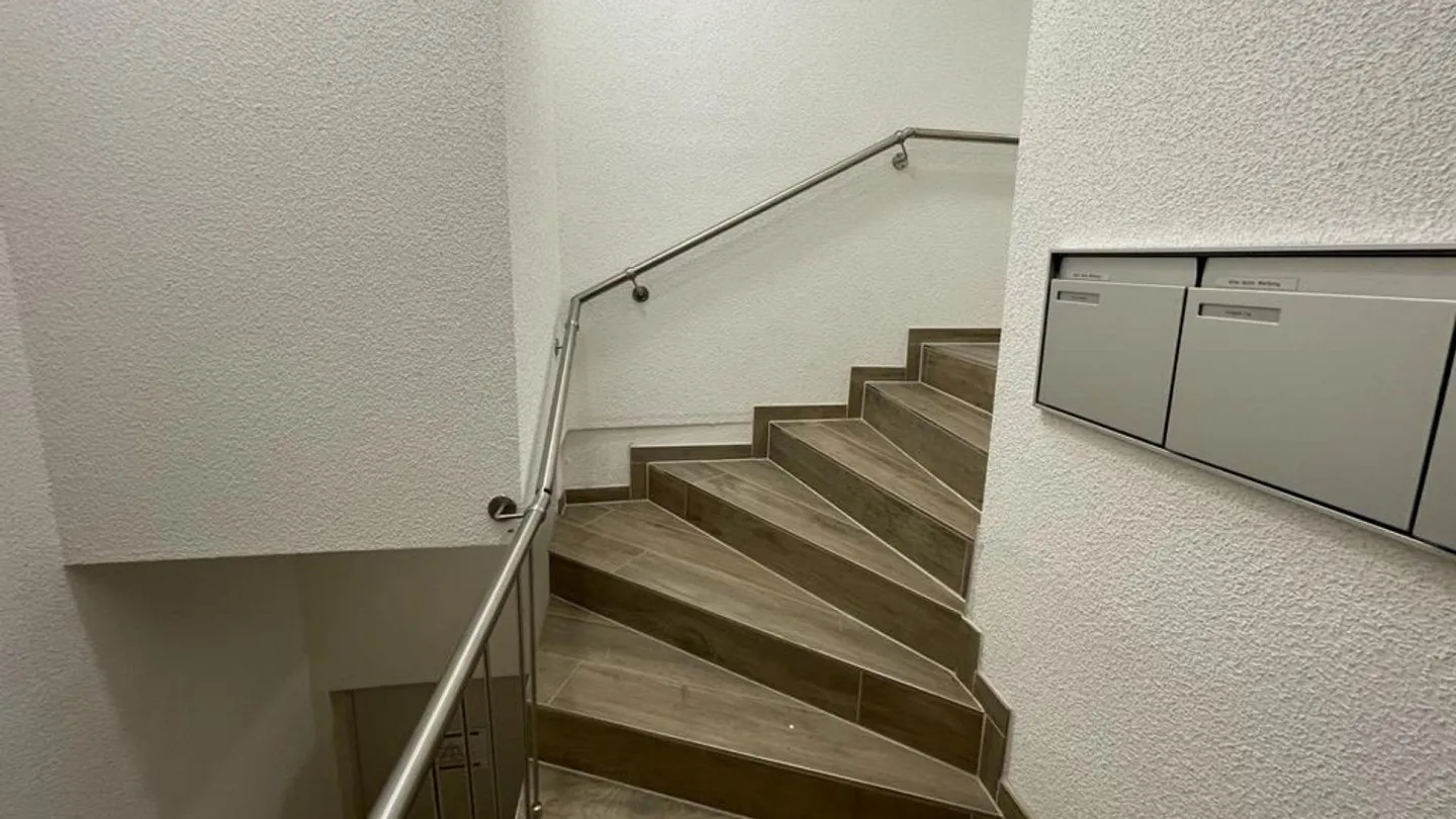 Charming 3-Party MFH - renovated with unique bay window - Photo 4 of 12