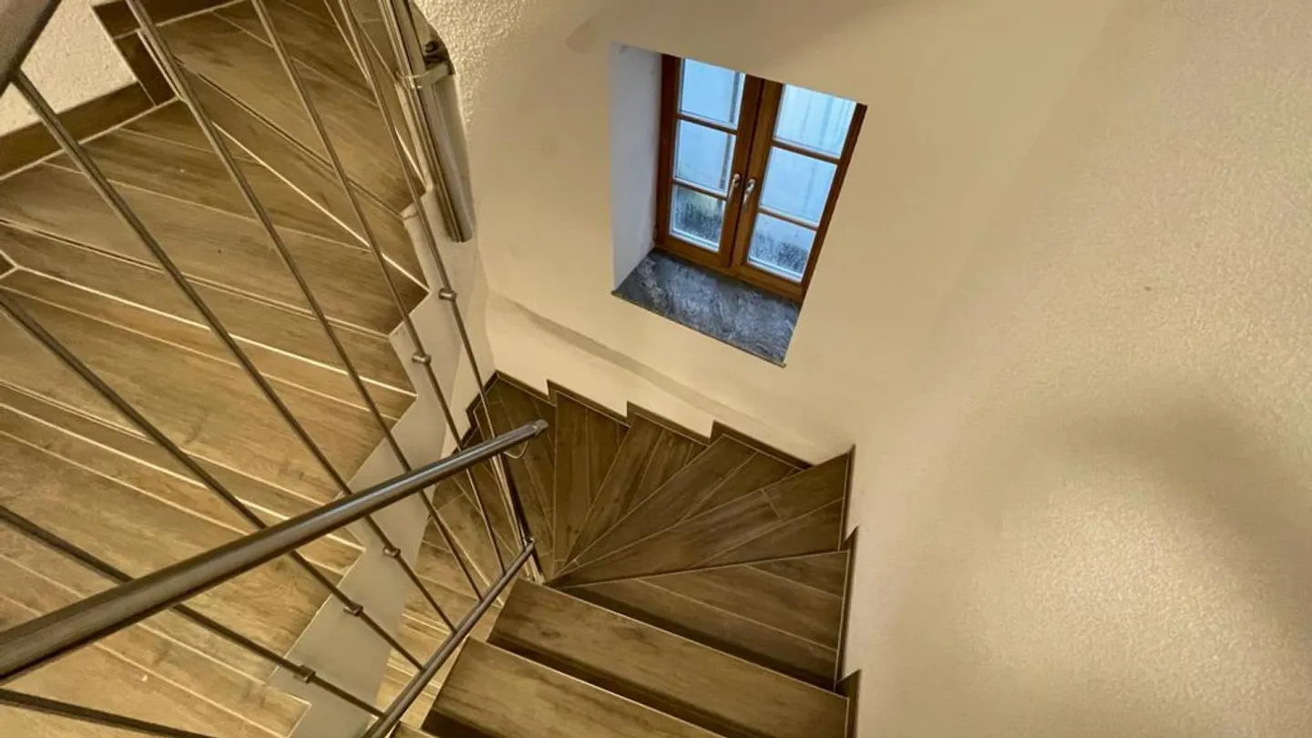 Charming 3-Party MFH - renovated with unique bay window - Photo 5 of 12