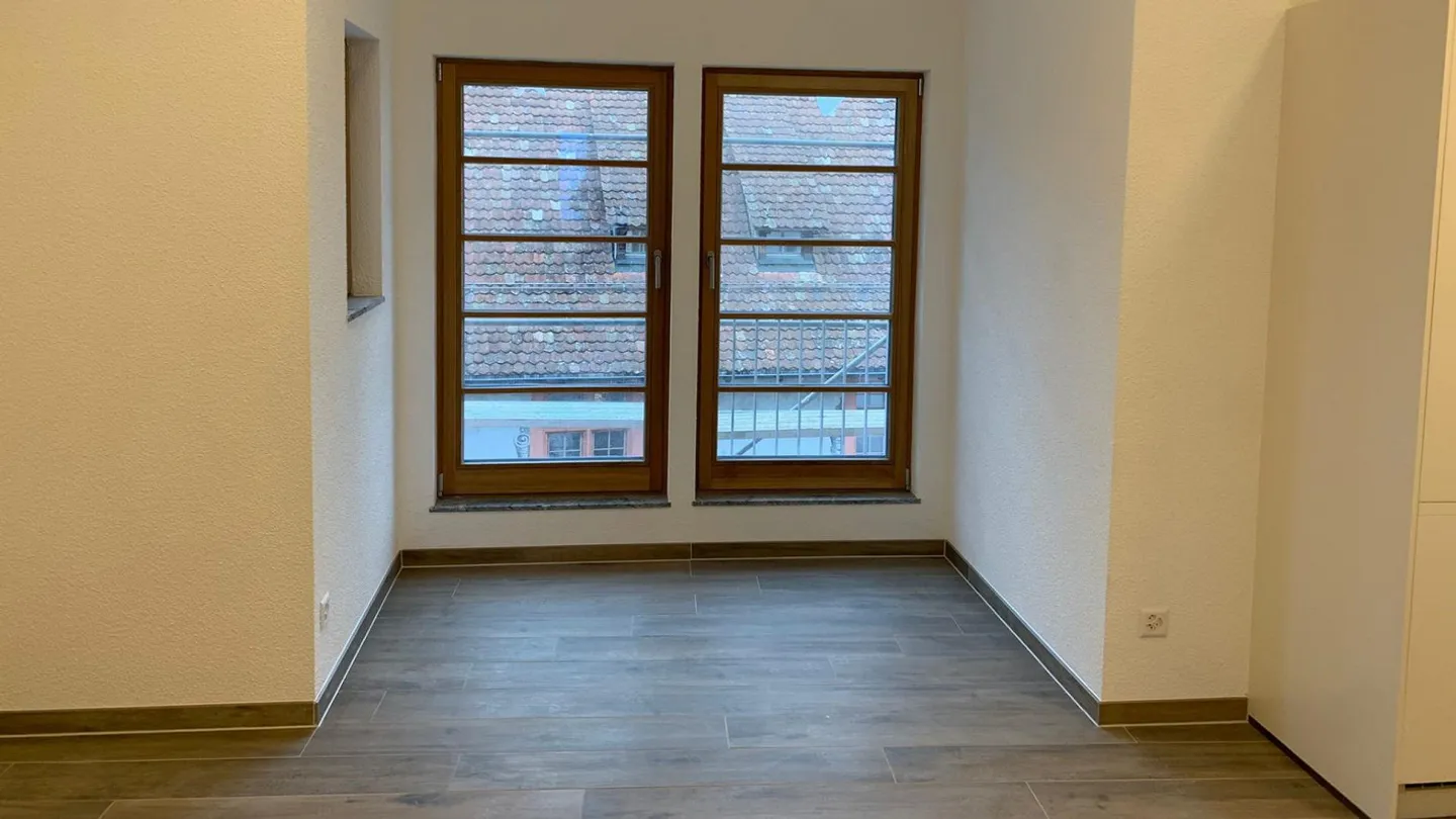 Charming 3-Party MFH - renovated with unique bay window - Photo 7 of 12