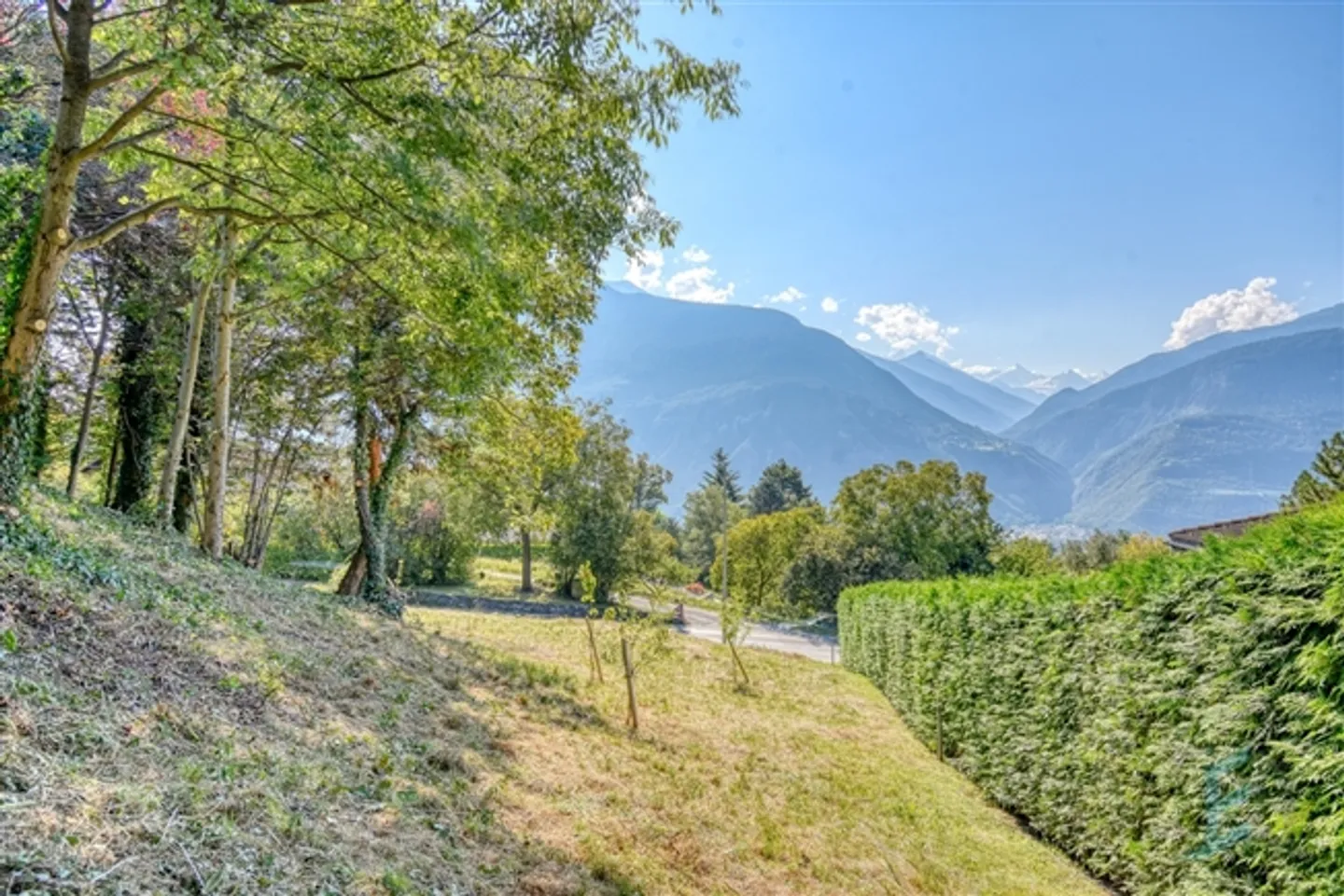 "SOLE AGENT Magnificent Building Plot of 670m²" - Photo 6 of 8