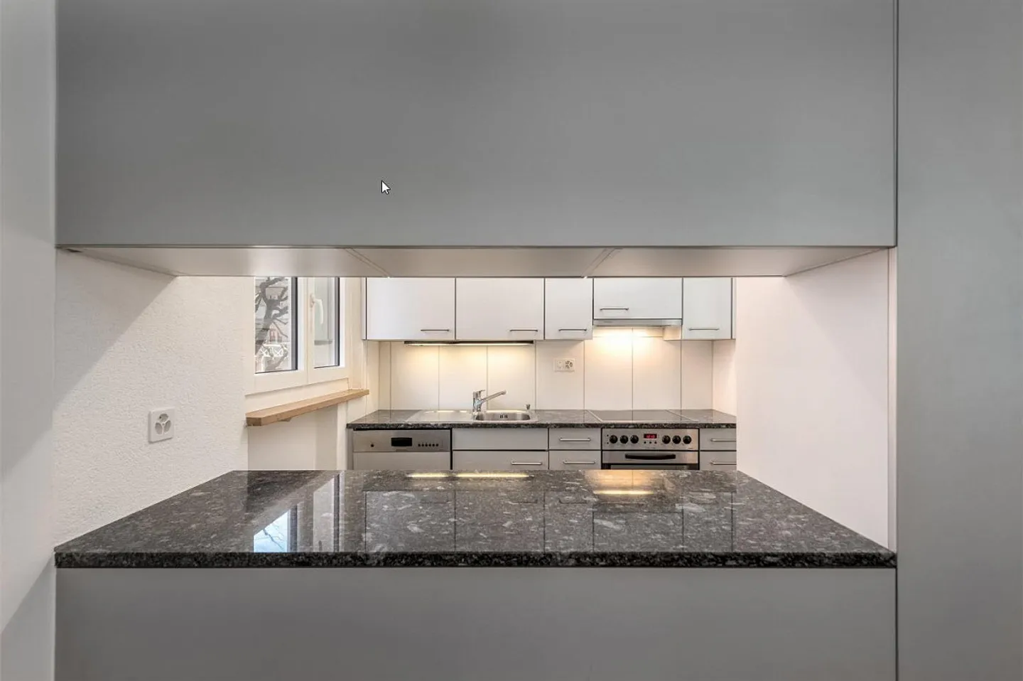 Beautiful and bright 4.5 room apartment in Binningen - Photo 4 of 12