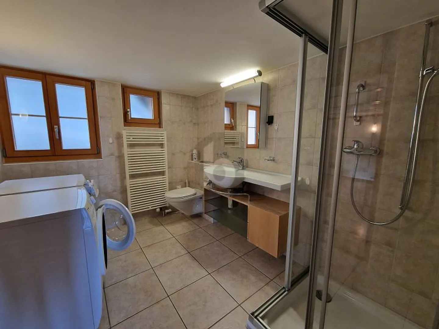 CENTRAL AND SPACIOUS - Photo 5 of 6