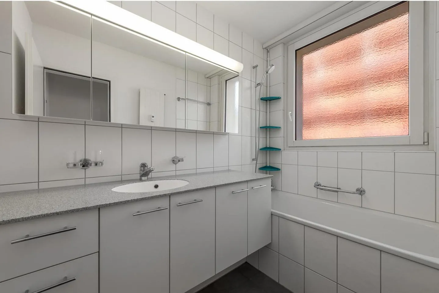 Beautiful and bright 4.5 room apartment in Binningen - Photo 5 of 12