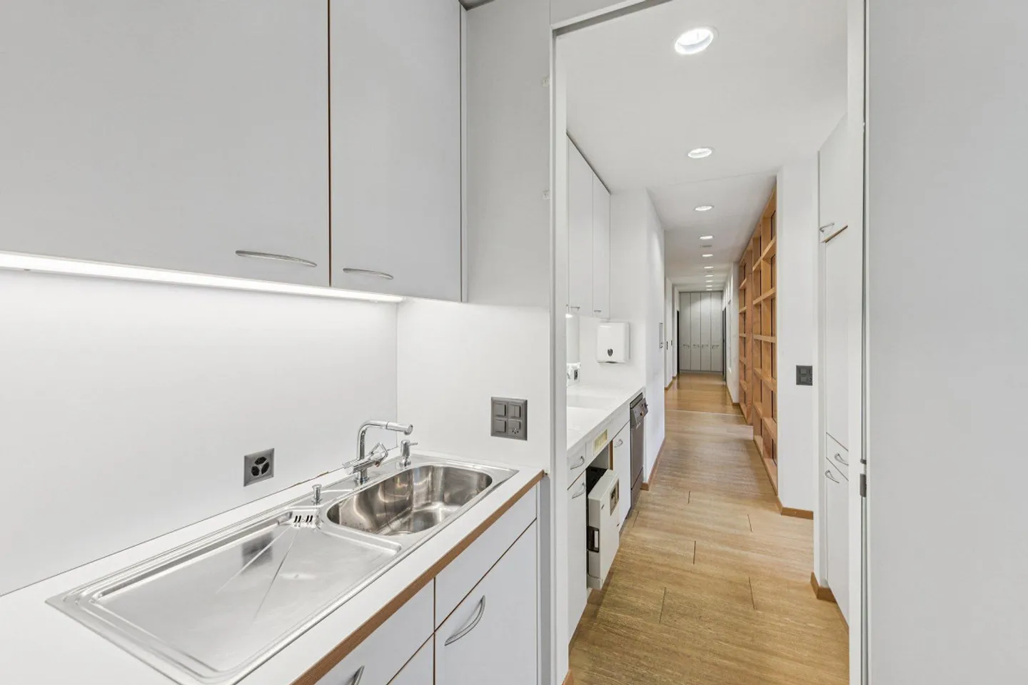 Zentrale Praxisfläche in Baden - Foto 7 von 9