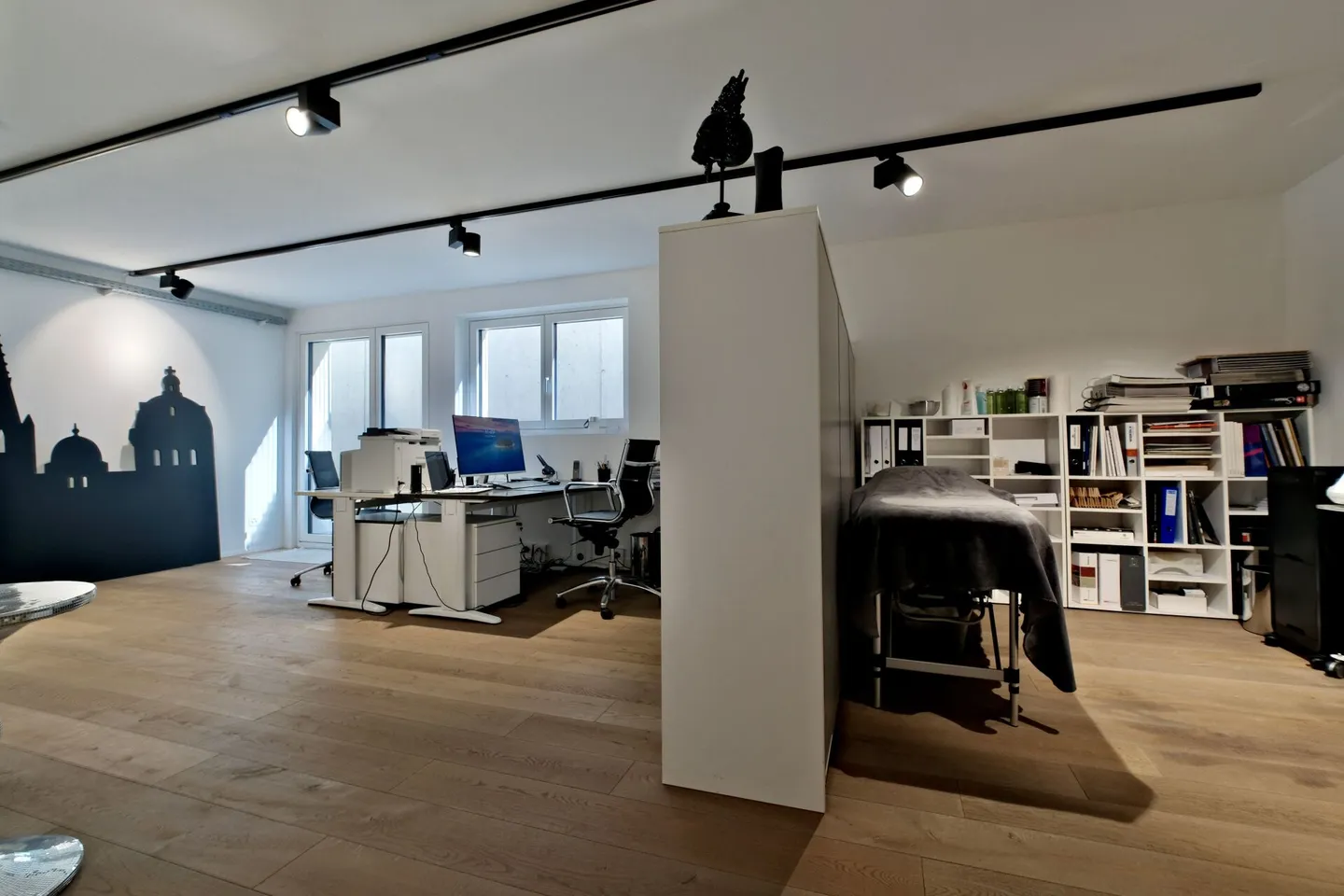 Versatile 2.5-Room Studio - Living, Office, Atelier or Practice with Modern Finishing Standards - Photo 3 of 10