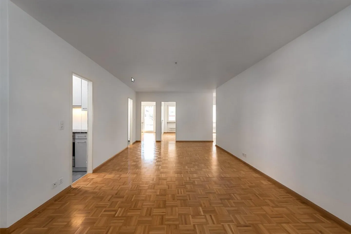 Beautiful and bright 4.5 room apartment in Binningen - Photo 7 of 12