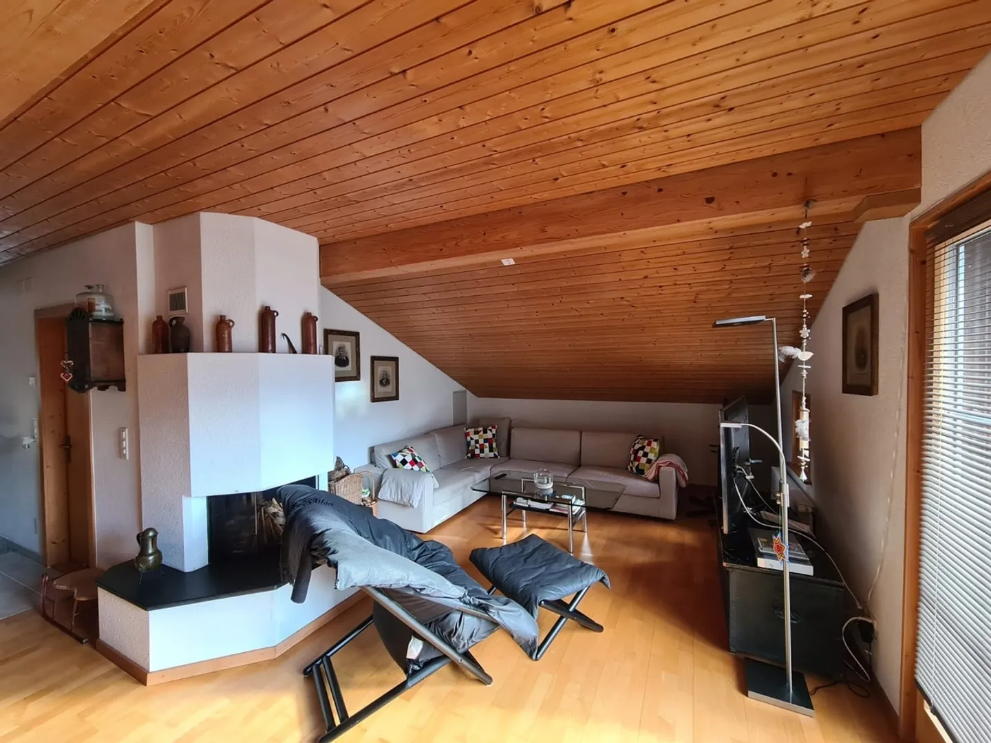 Gemütliche 3-Zimmer Dachwohnung mit Balkon in Betschwanden - Foto 2 von 11