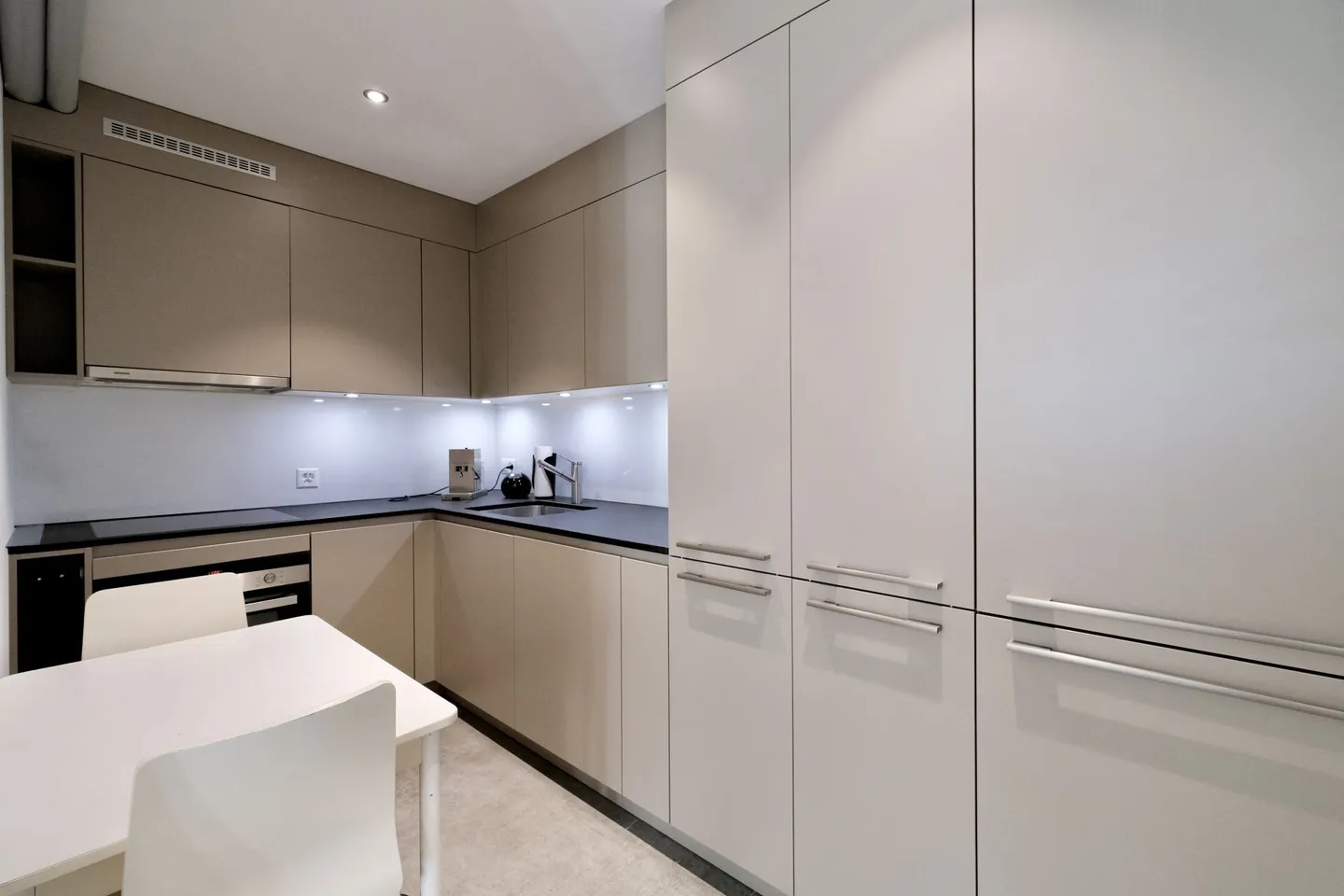 Versatile 2.5-Room Studio - Living, Office, Atelier or Practice with Modern Finishing Standards - Photo 5 of 10