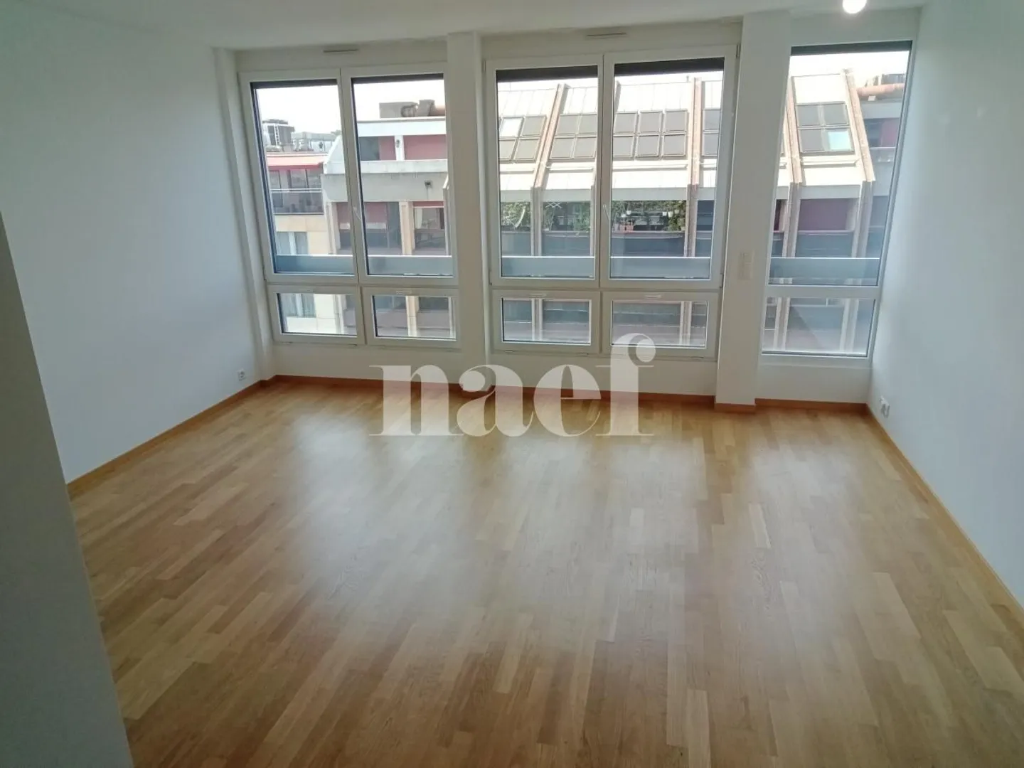 Duplex con 3 camere vicino alla stazione ferroviaria di Ginevra - Foto 2 di 7