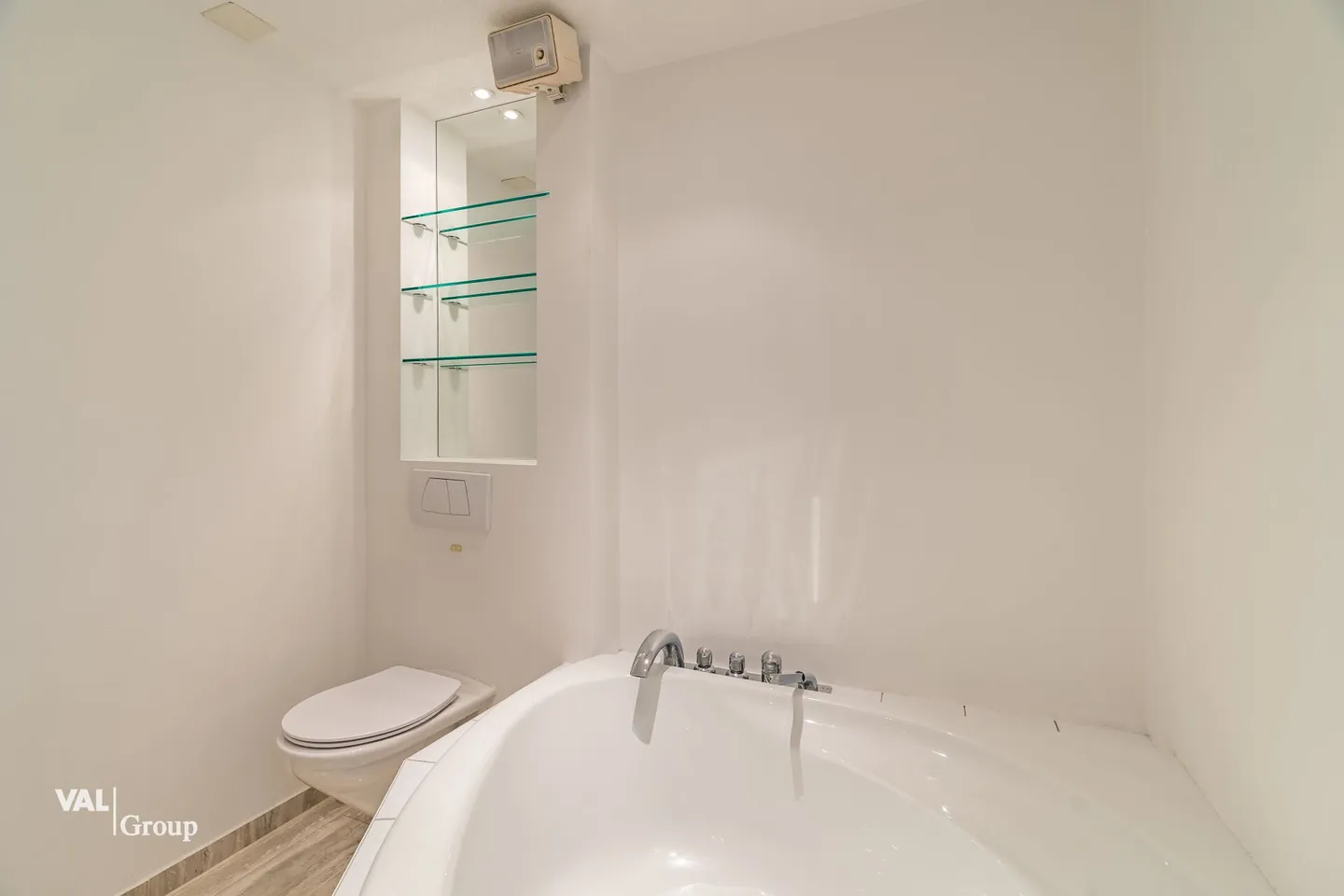 Exclusive 5.5-room apartment in a prime location in Brig - Photo 9 of 17