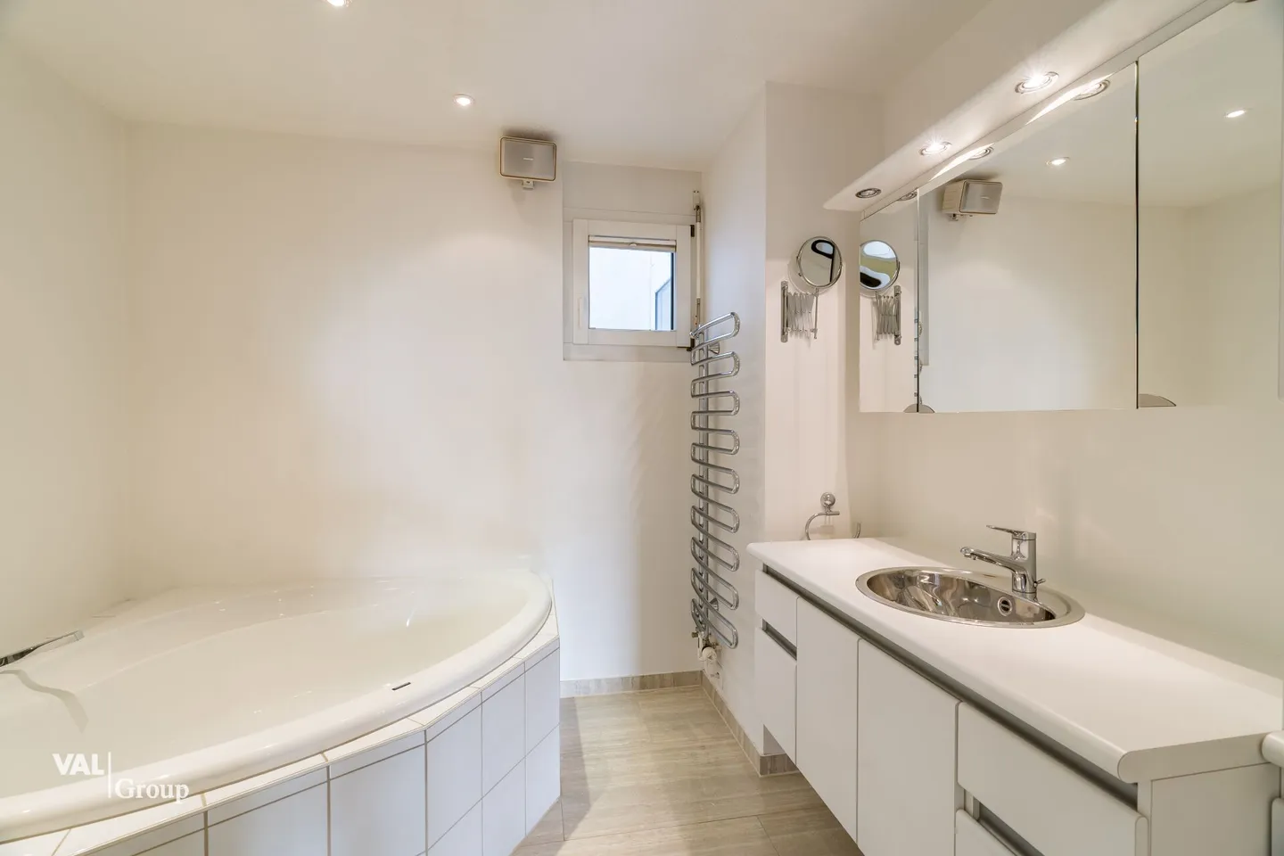 Exclusive 5.5-room apartment in a prime location in Brig - Photo 10 of 17