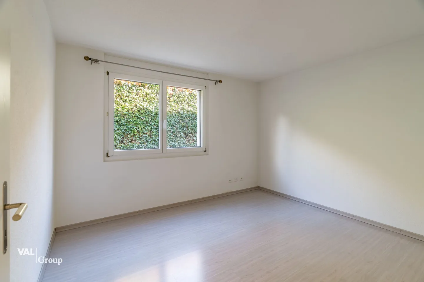 Exclusive 5.5-room apartment in a prime location in Brig - Photo 8 of 17