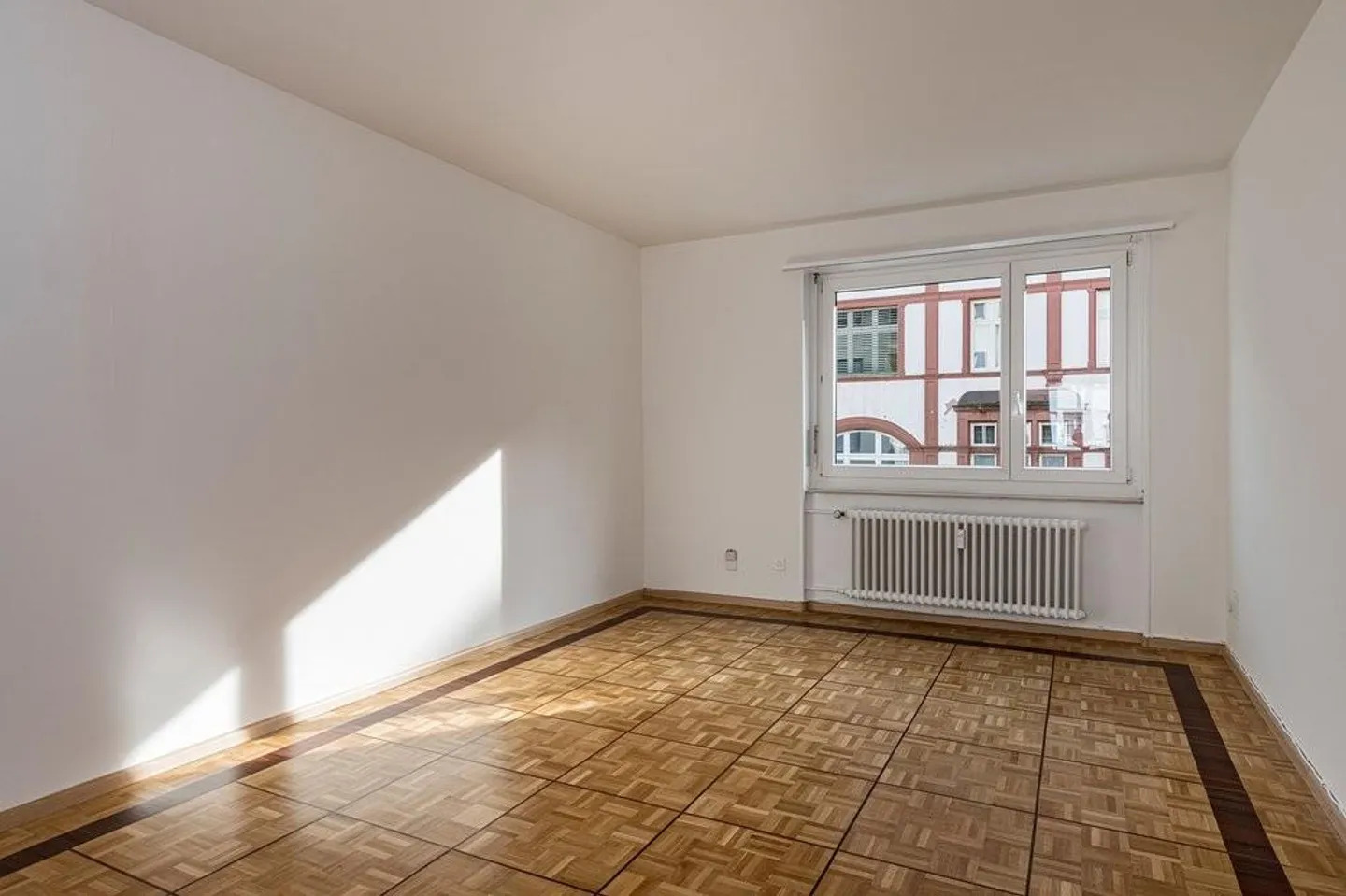 Appartamento in città in una tranquilla strada laterale - Foto 4 di 6