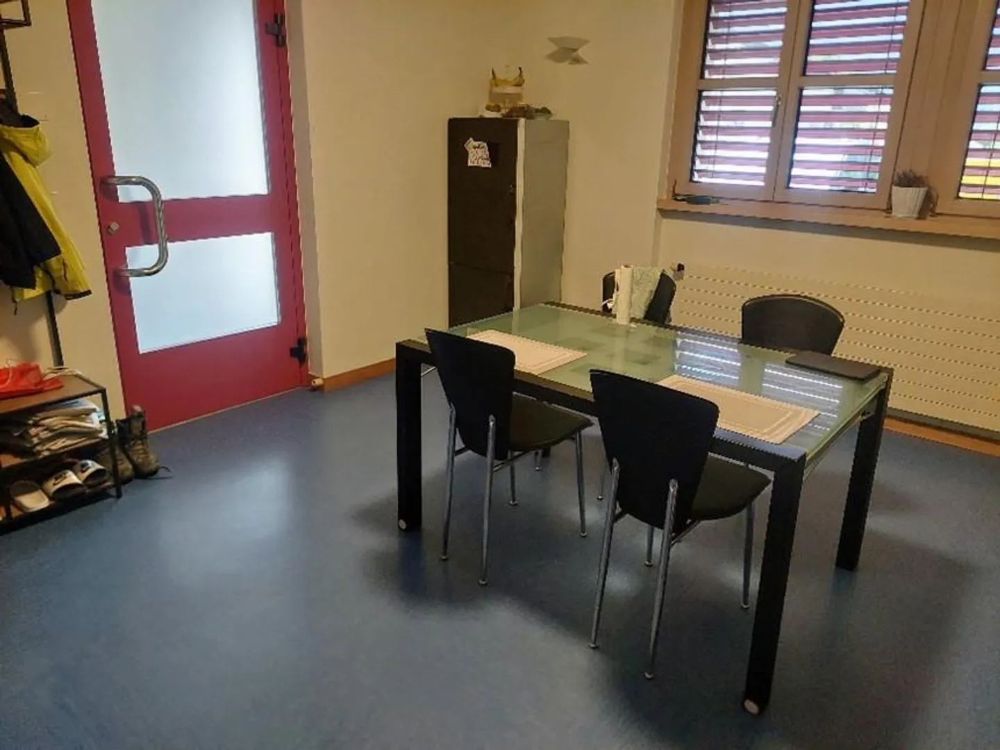 Friendly and centrally located 2.5 room apartment - Photo 2 of 4