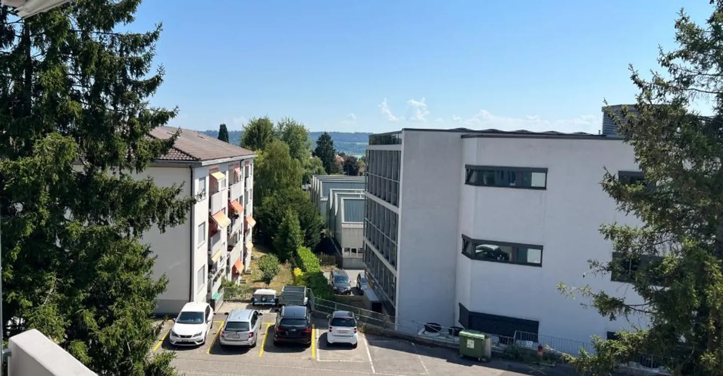 Bright 4.5-room apartment with a view in La Neuveville - Photo 2 of 9
