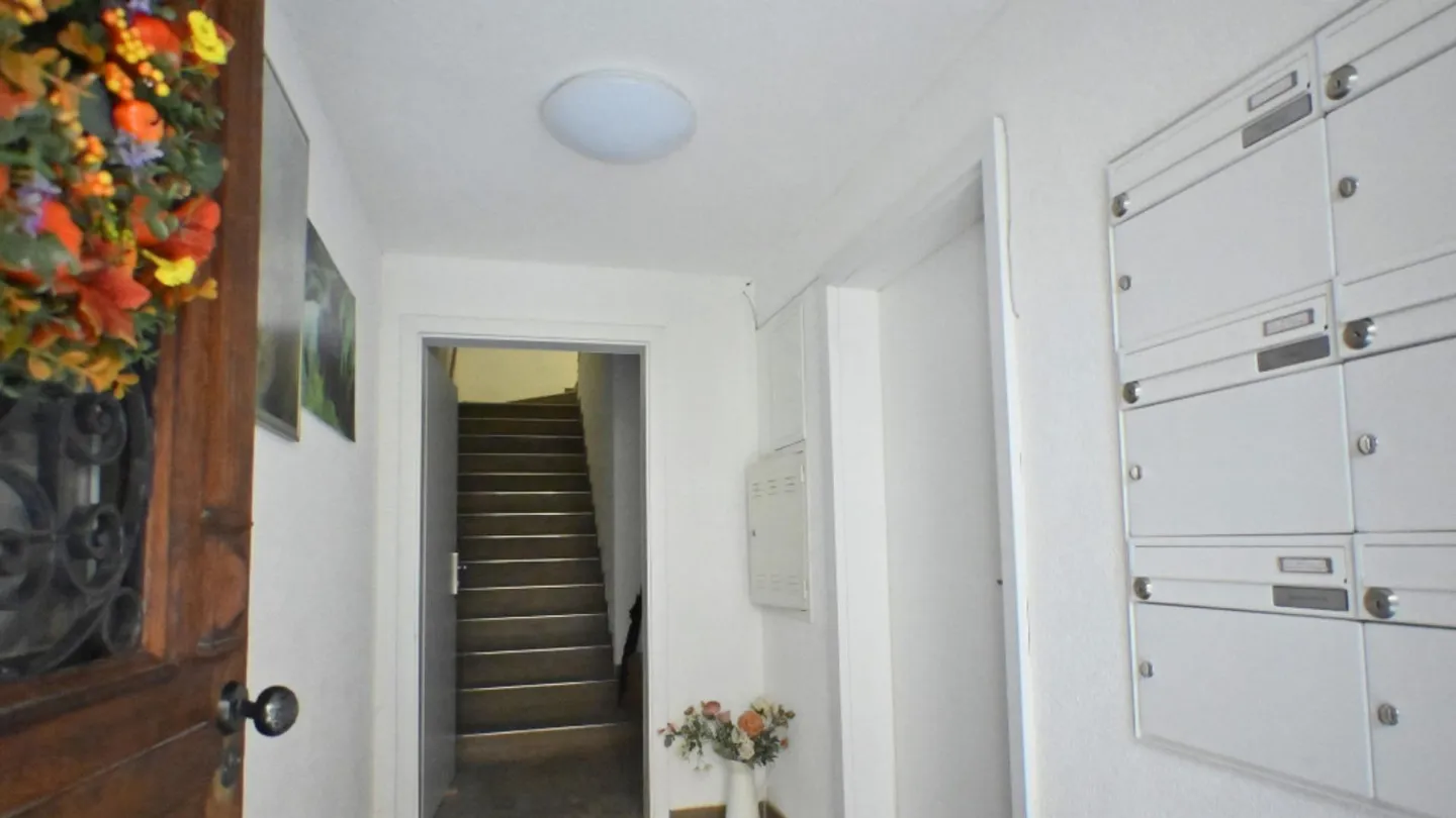 Modernisiertes 4-Parteien-MFH – vollvermietet & effizient - Foto 2 von 8