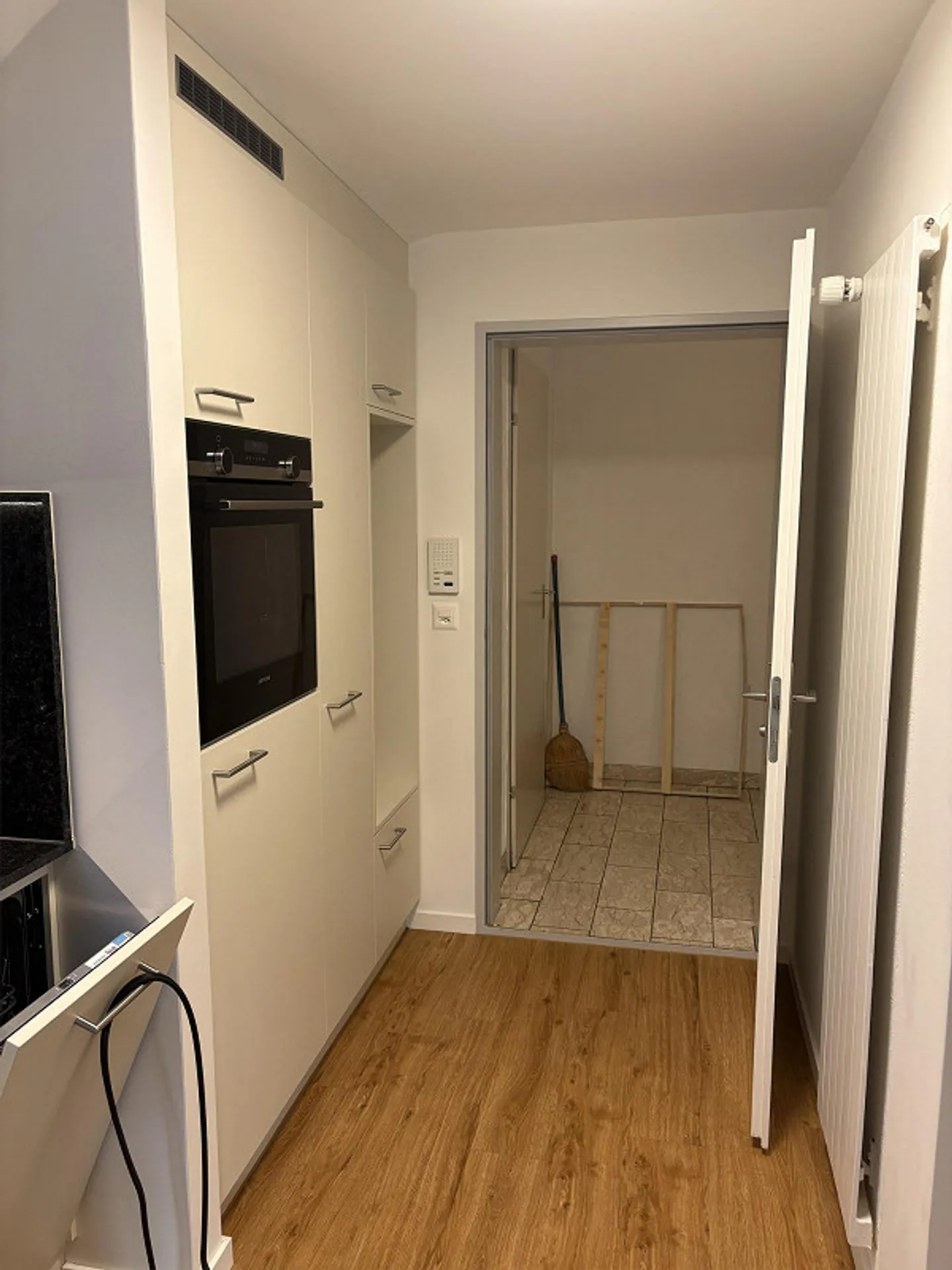 Ampio appartamento singolo con balcone - Foto 7 di 11