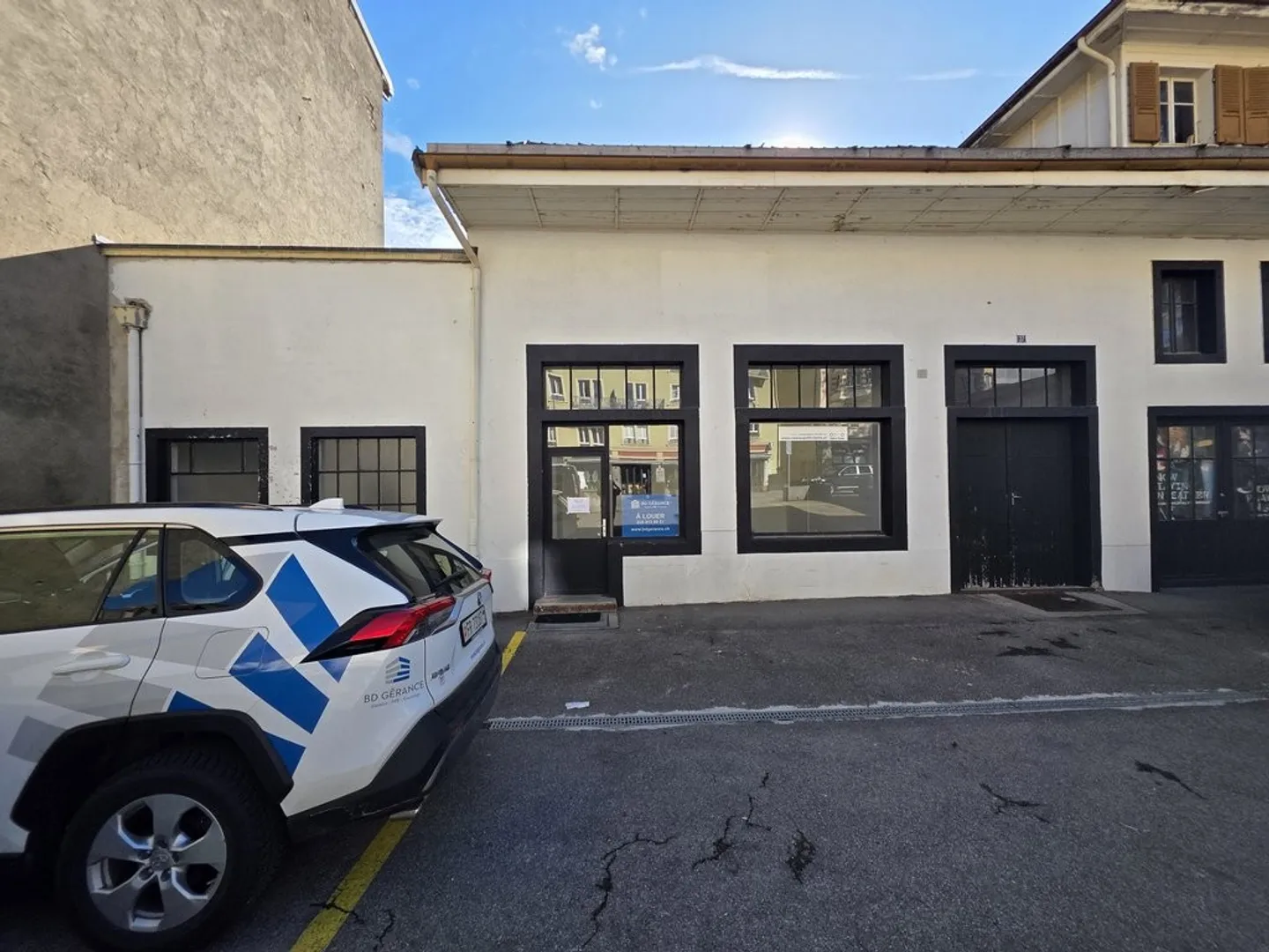 Local pour CHF 3'250.-/mois incluant les charges et les places de parking - Photo 6 sur 6