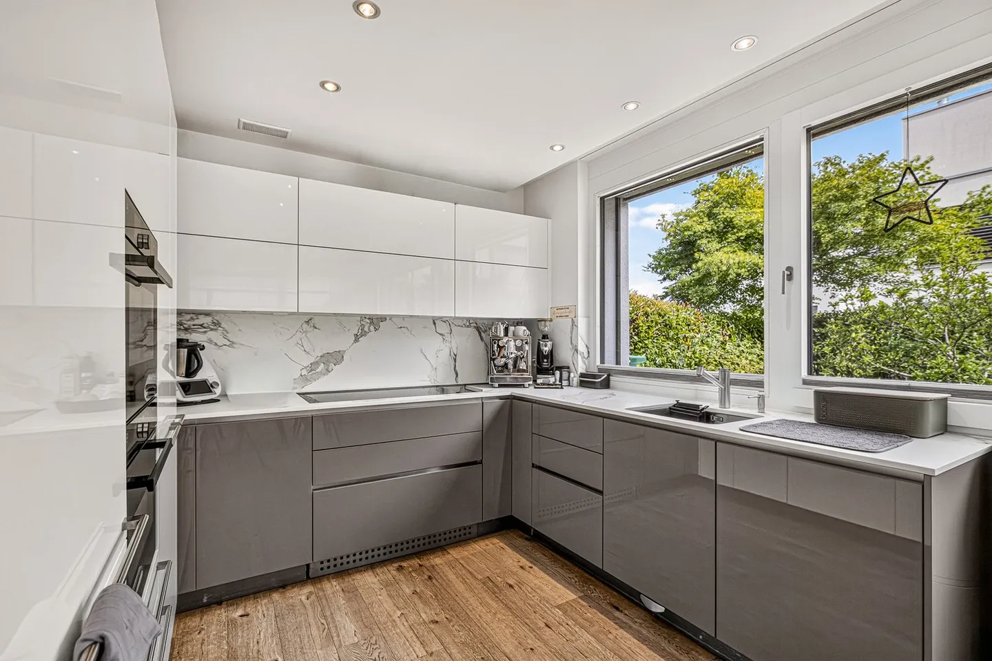 Maison de rangée moderne avec jardin généreux - Photo 3 sur 8